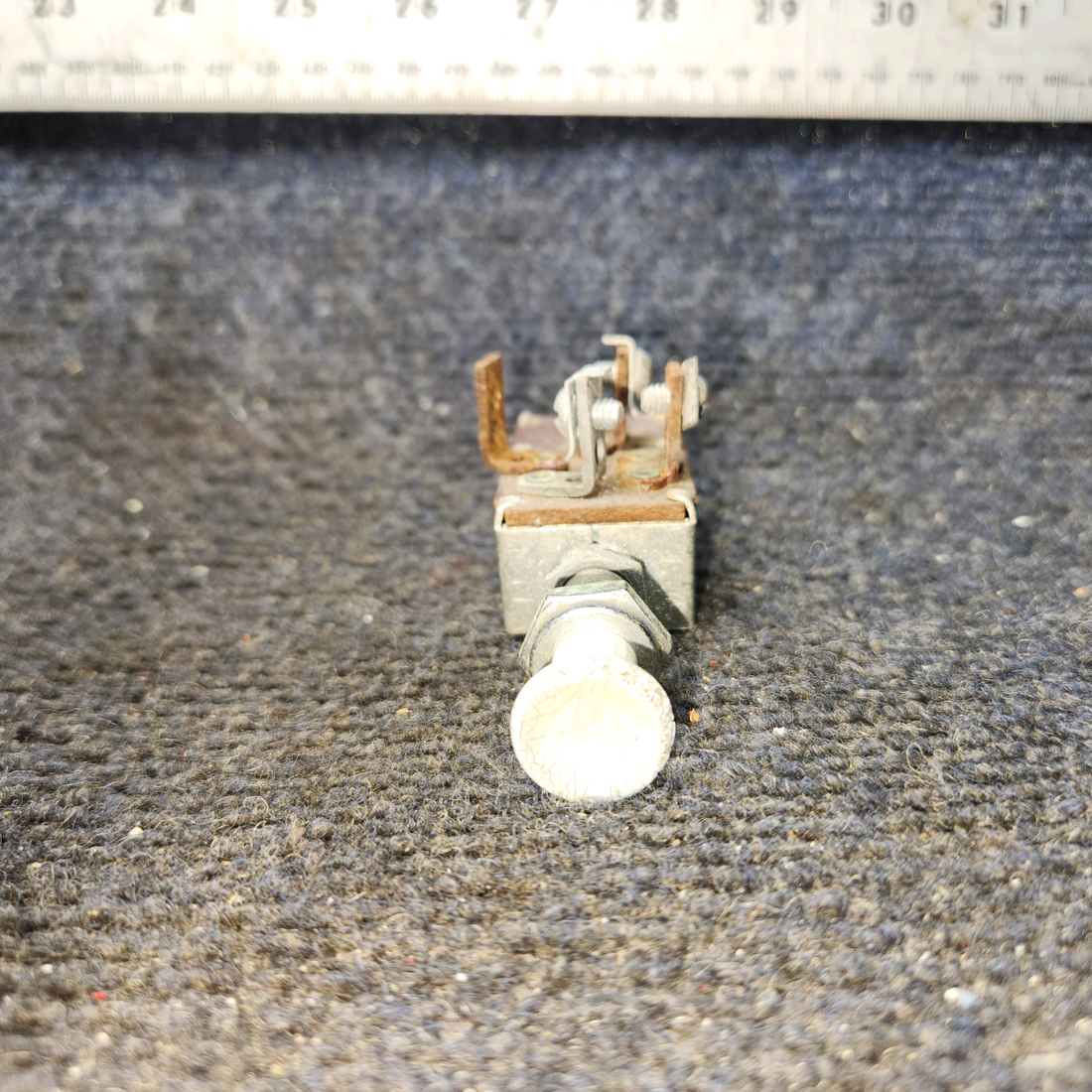 Used aircraft parts for sale, 0713035 Cessna 172F 3-Position Landing/Taxi Light Pull Switch - OFF/ON/ON