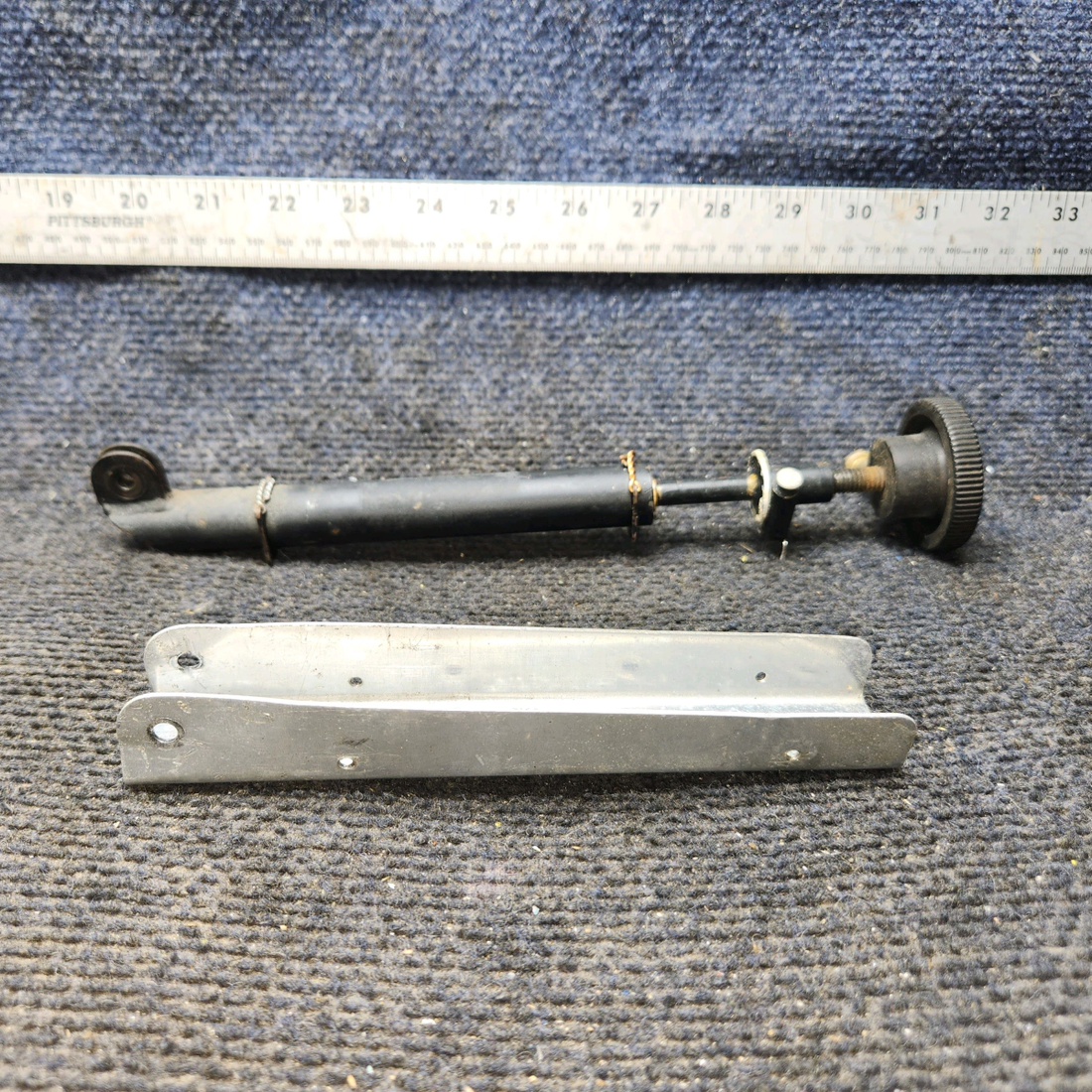 Used aircraft parts for sale, 62829-000 Piper PA-28-140 Rudder Trim Shaft Assy