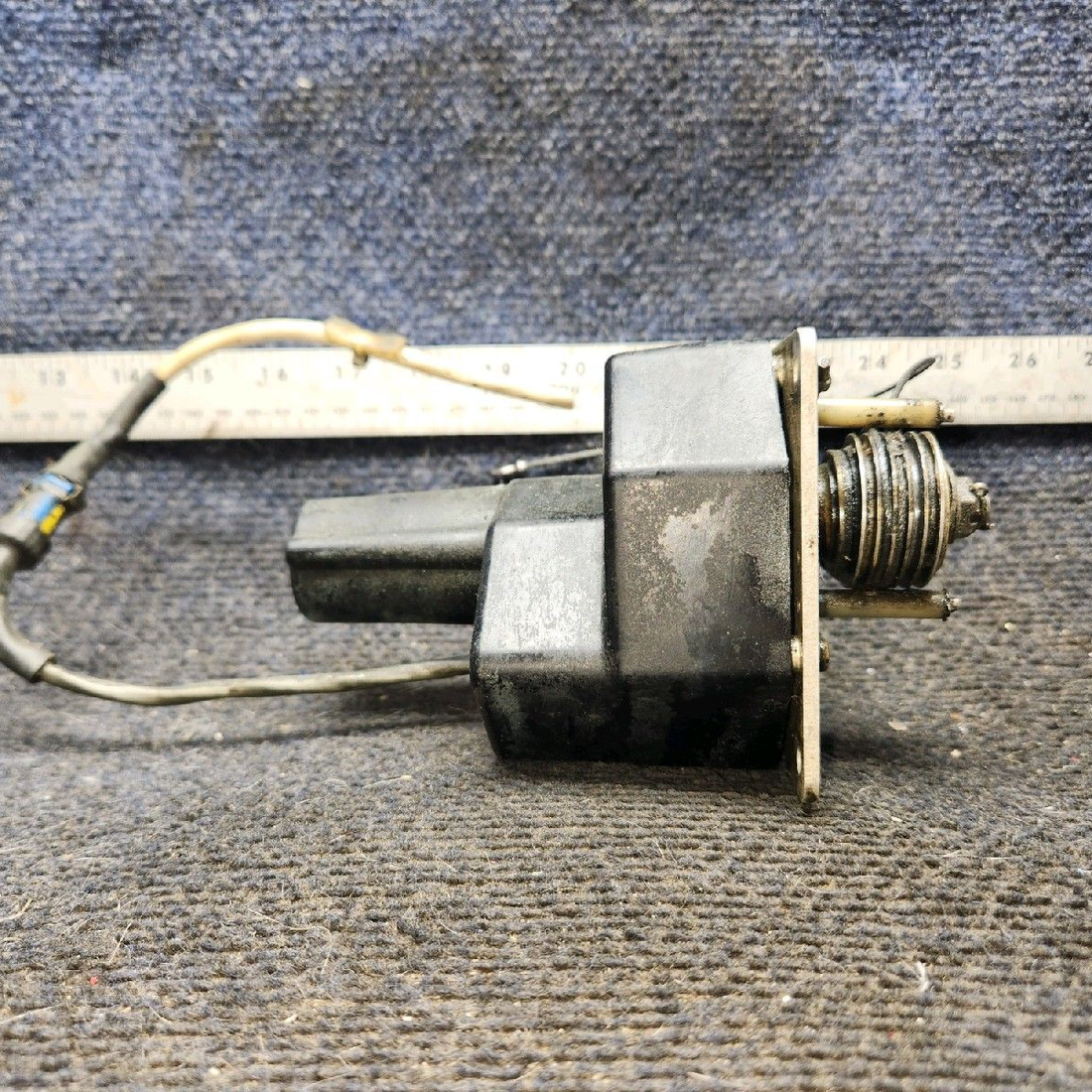 Used aircraft parts for sale, 1C363-1-430R Edo-Aire piper PA-28-181 Autopilot Roll Servo Assembly - 14V