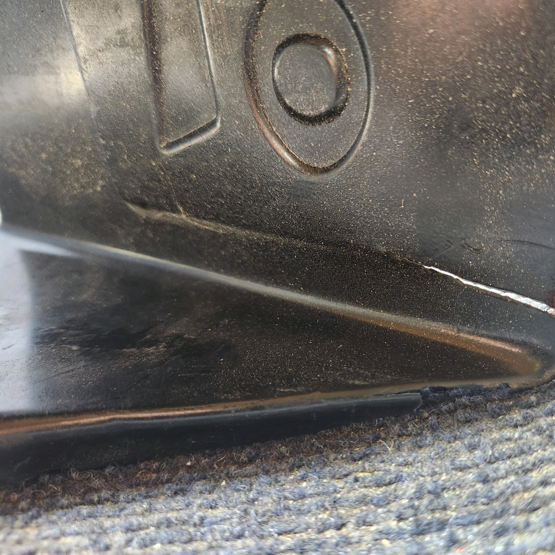Used aircraft parts for sale, 0411004-1 cessna 150G Center Console Cover