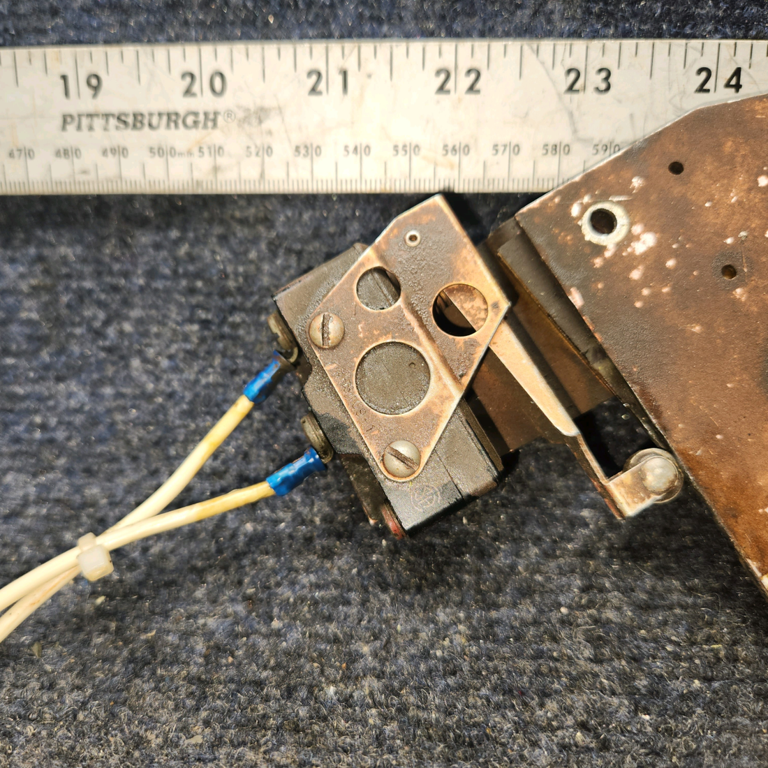 Used aircraft parts for sale, 95-550002-19 BEECHCRAFT 95-55B Iris Heater Control Bellcrank w/ Switch