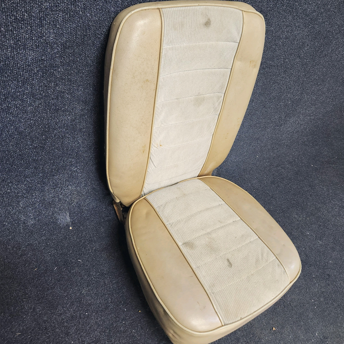 Used aircraft parts for sale, 0400118-90 Cessna C-150J CO PILOT RIGHT SEAT ASSEMBLY CORE