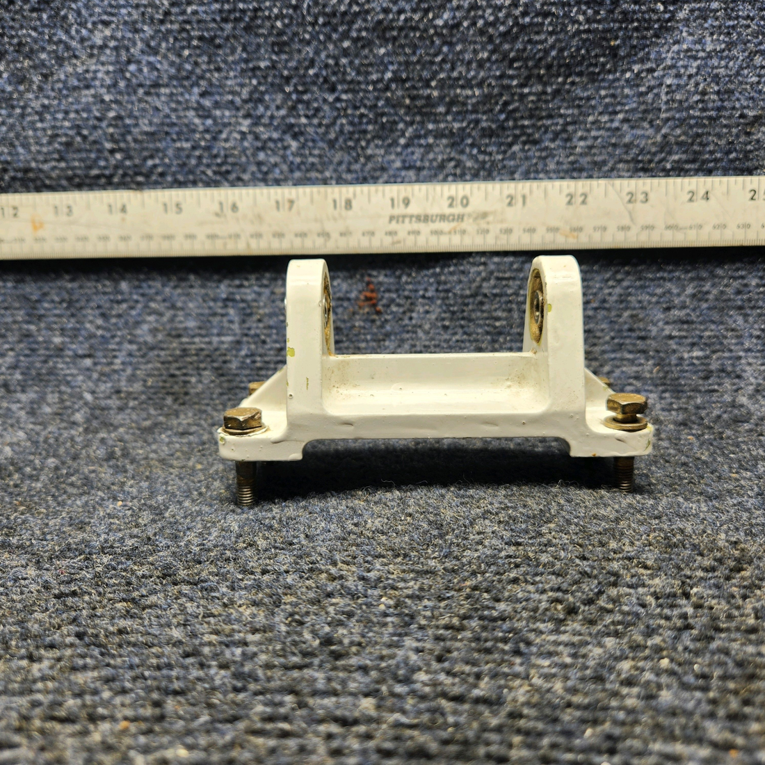 Used aircraft parts for sale, 45-524042-9 Beechcraft F33A HINGE ELEVATOR CENTER