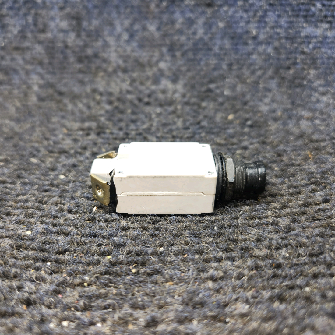 Used aircraft parts for sale, 7277-2-1 klixon 7274-2 PIPER PA-24-250 Circuit Breaker, 1 AMP - Price for Each