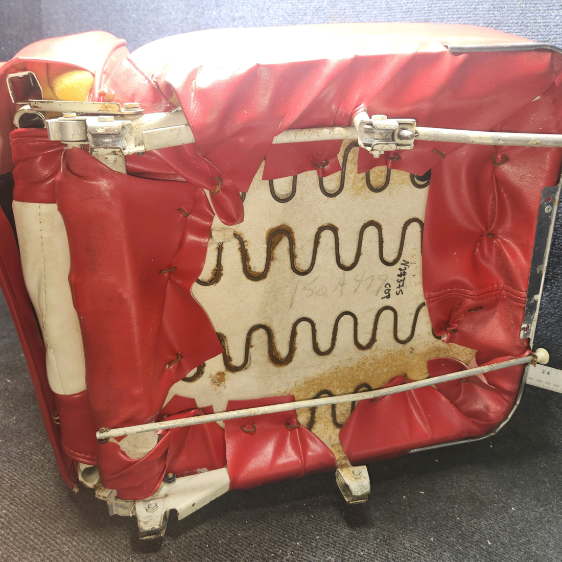 Used aircraft parts for sale, 0400118-66 cessna 150G Seat – RH (Co-Pilot)