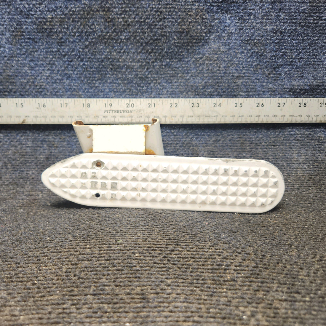 Used aircraft parts for sale, 0541154-1 cessna 150G Main Landing Gear Step – RH with Bracket
