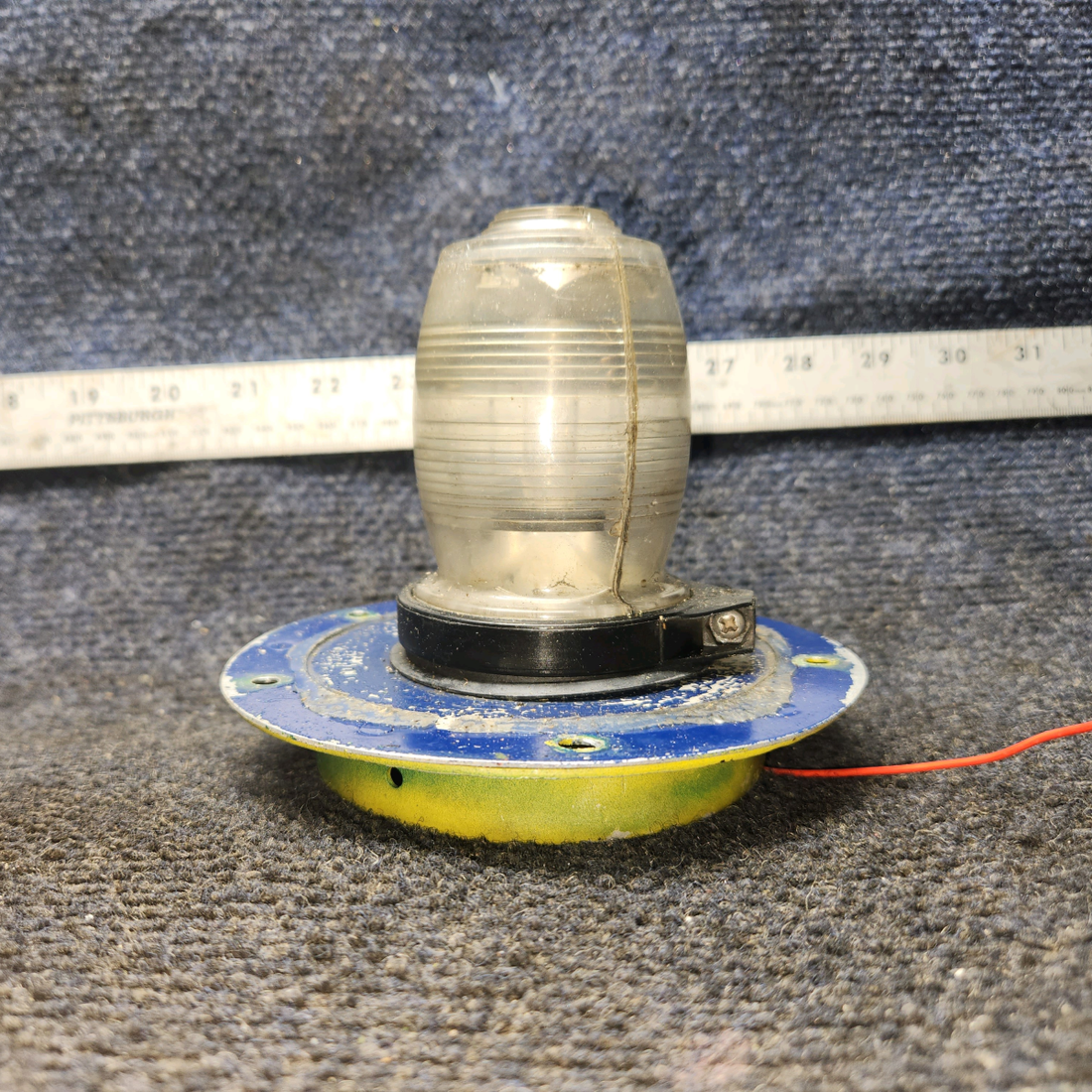 Used aircraft parts for sale, 757-762 Whelen PIPER PA28-140 Fin Strobe Light Assembly – Clear Lens
