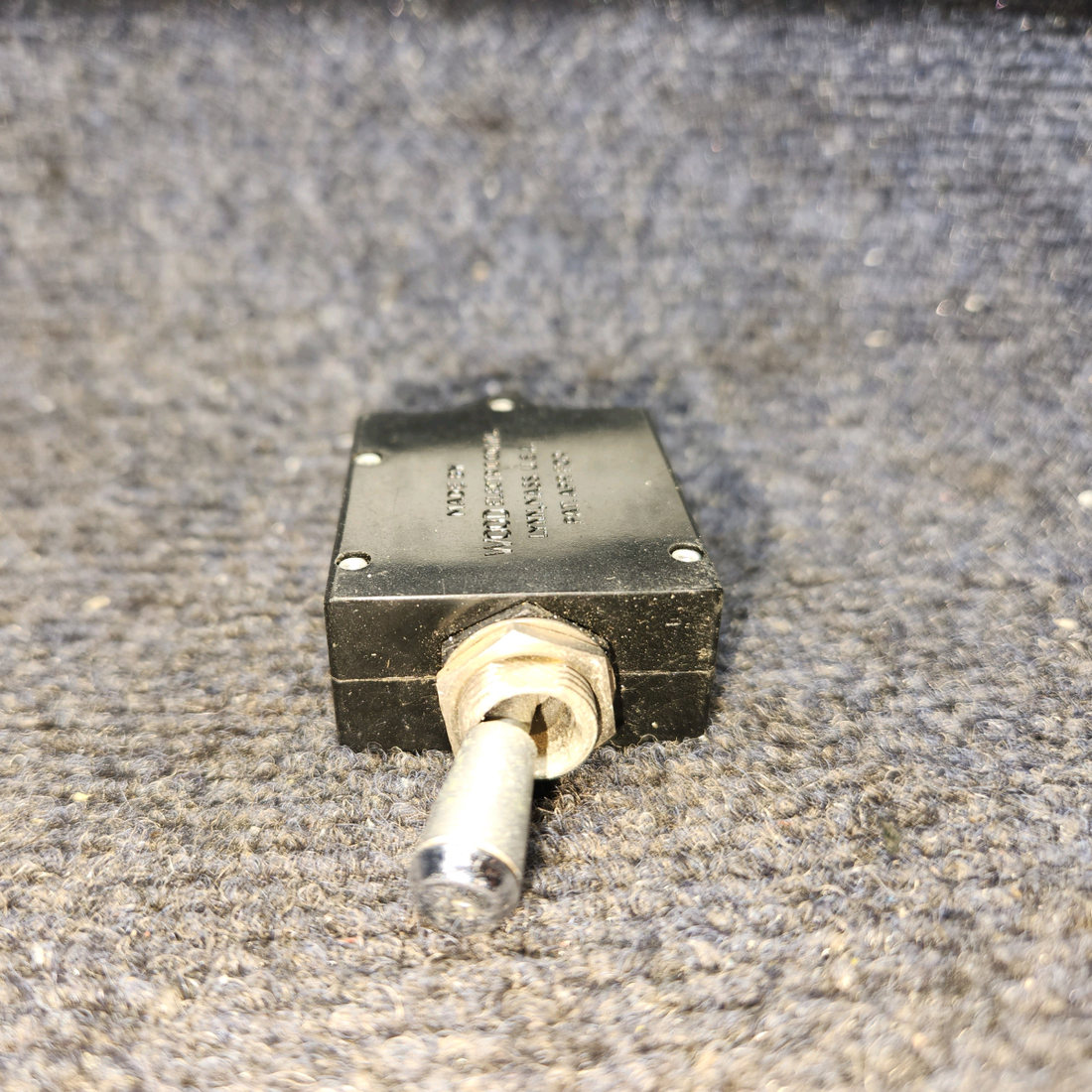 Used aircraft parts for sale, CB‑3105C Wood Electric BEECHCRAFT 95-55B Toggle Switch Circuit Breaker