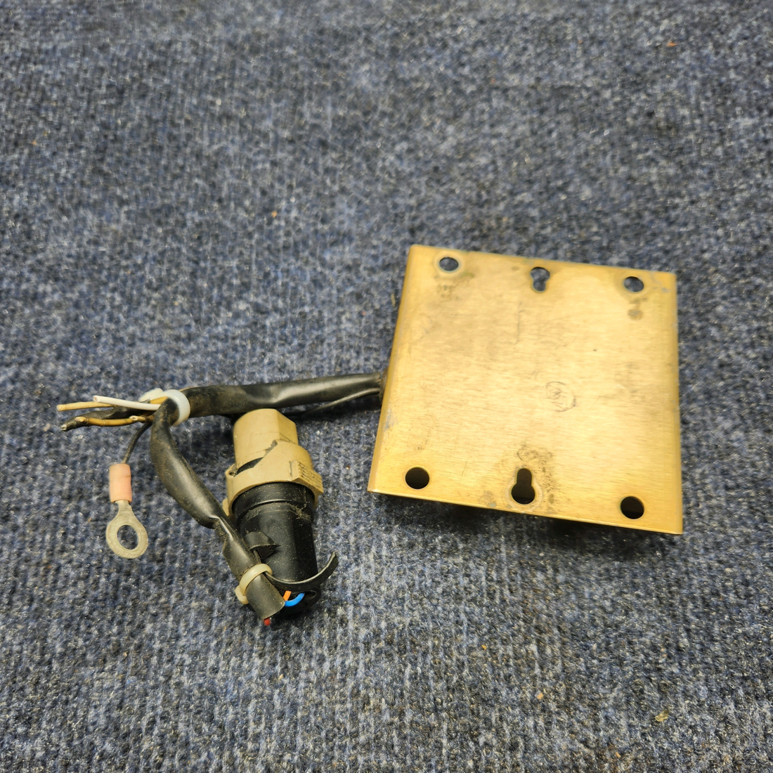Used aircraft parts for sale, DGR3 CESSNA C172RG LAMAR ALTERNATOR CONTROLLER UNIT (VOLTS: 28)