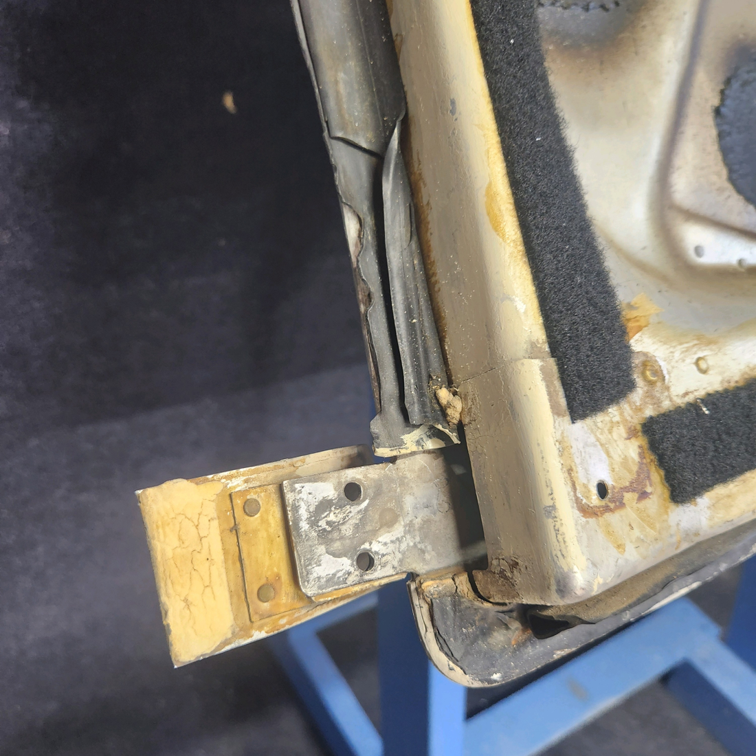 Used aircraft parts for sale, 36-420010-11 Beechcraft F33A CABIN DOOR ASSEMBLY