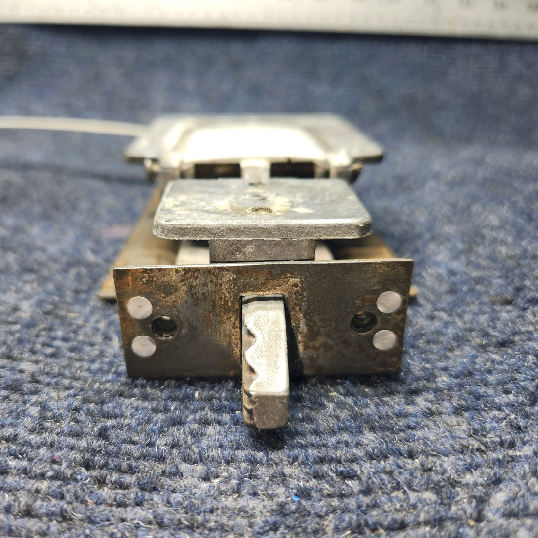 Used aircraft parts for sale, 0413387-3 Cessna C-150J Door Latch Assy LH