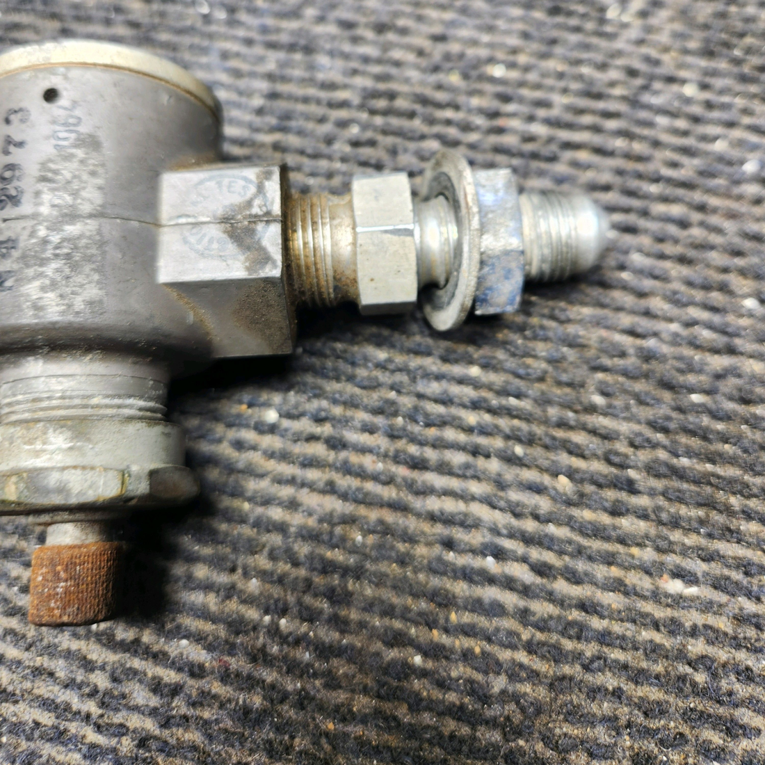 Used aircraft parts for sale, C482001-0101 cessna 150G Suction Relief Valve