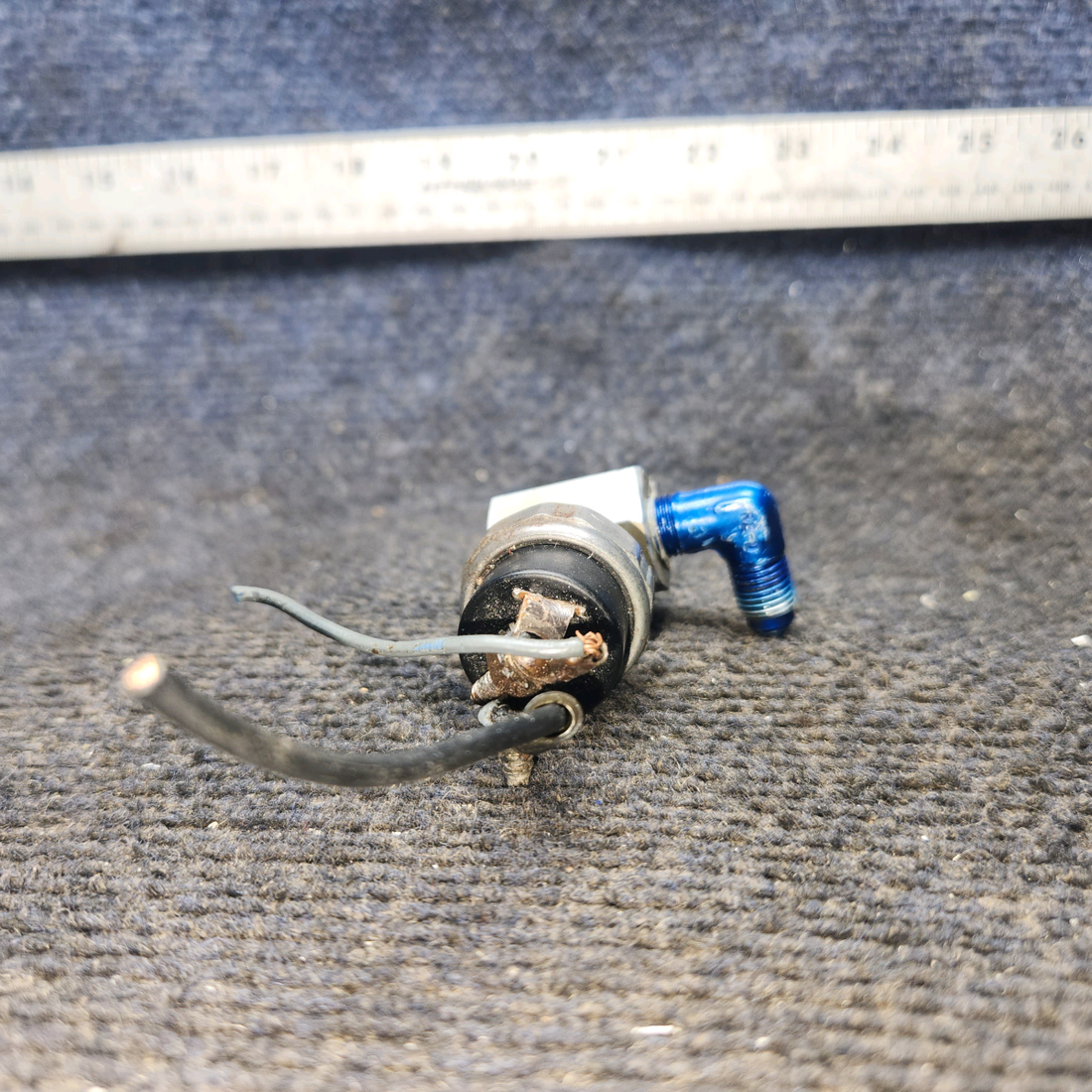 Used aircraft parts for sale, S1711-1 cessna 150G Hobbs Oil Pressure Switch