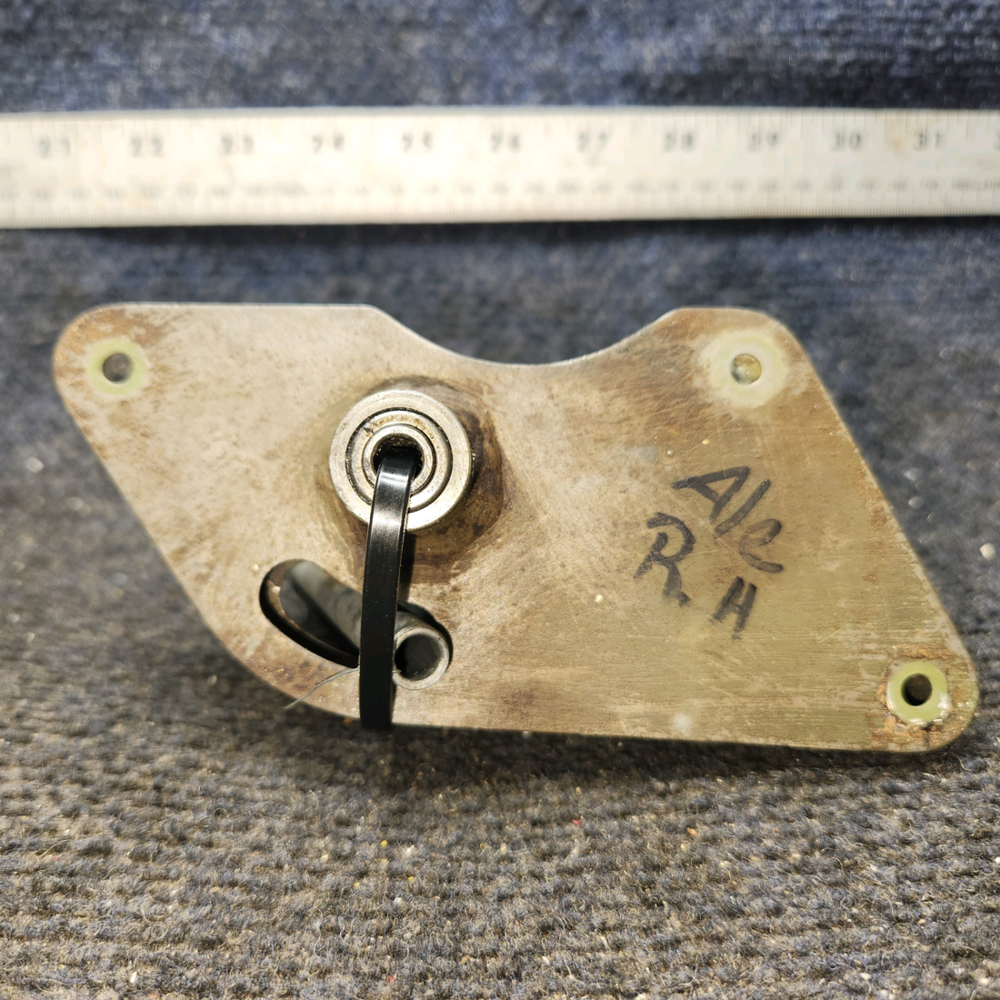 Used aircraft parts for sale, 0523223-1 Cessna 172 Aileron Bellcrank - RH