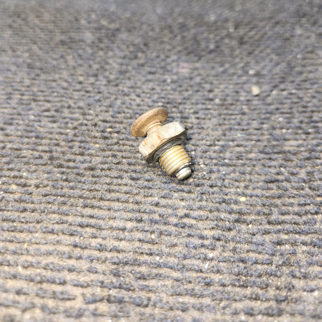 Used aircraft parts for sale, 0523520-9 Cessna 172E Fuel Tank Drain Plug Assembly LH or RH