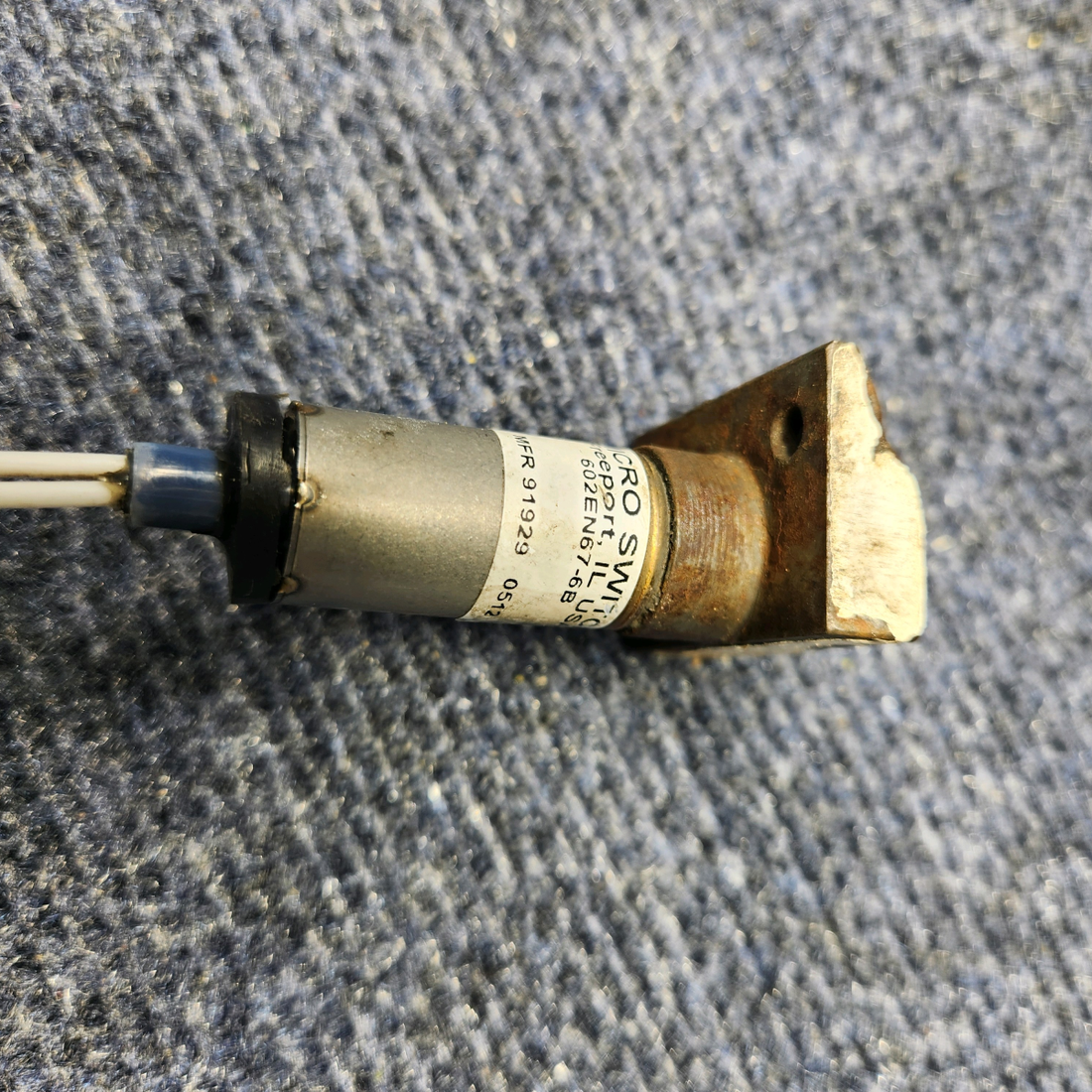 Used aircraft parts for sale, 602EN67-6B CESSNA C172RG NOSE GEAR SQUAT SWITCH ASSEMBLY