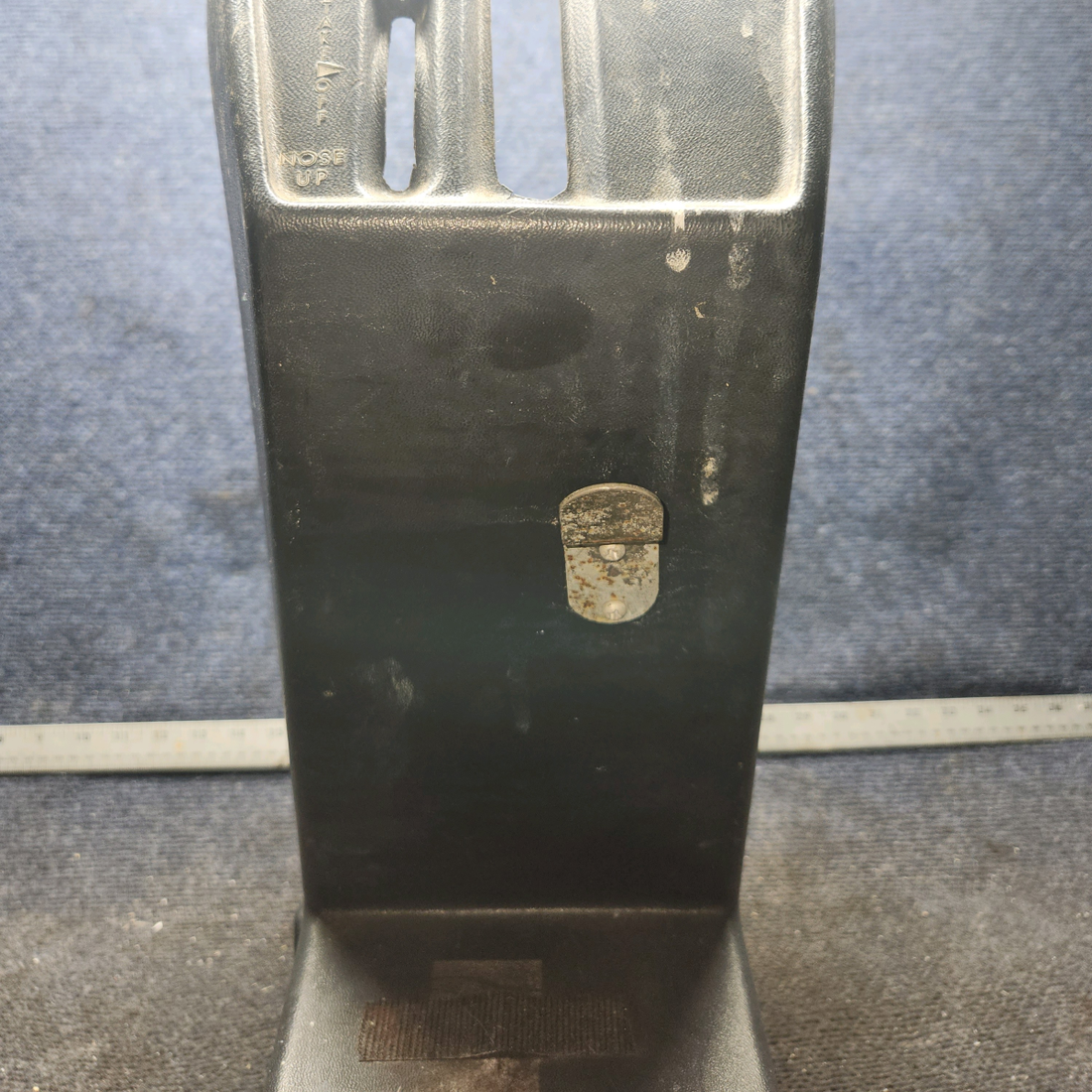 Used aircraft parts for sale, 0411004-1 cessna 150G Center Console Cover