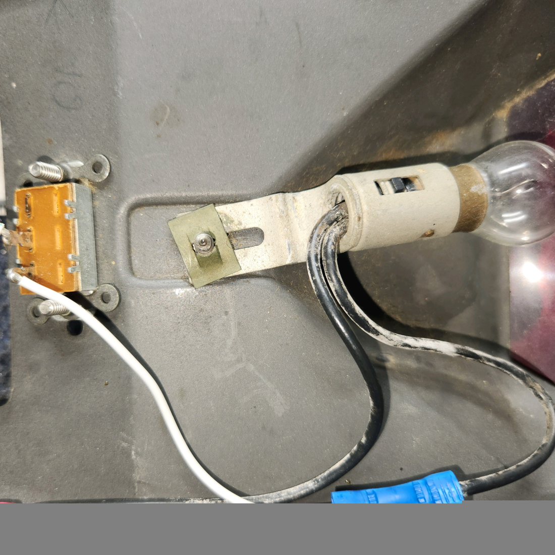 Used aircraft parts for sale, 0710103-7 Cessna 172 Overhead Corer Light With Switch