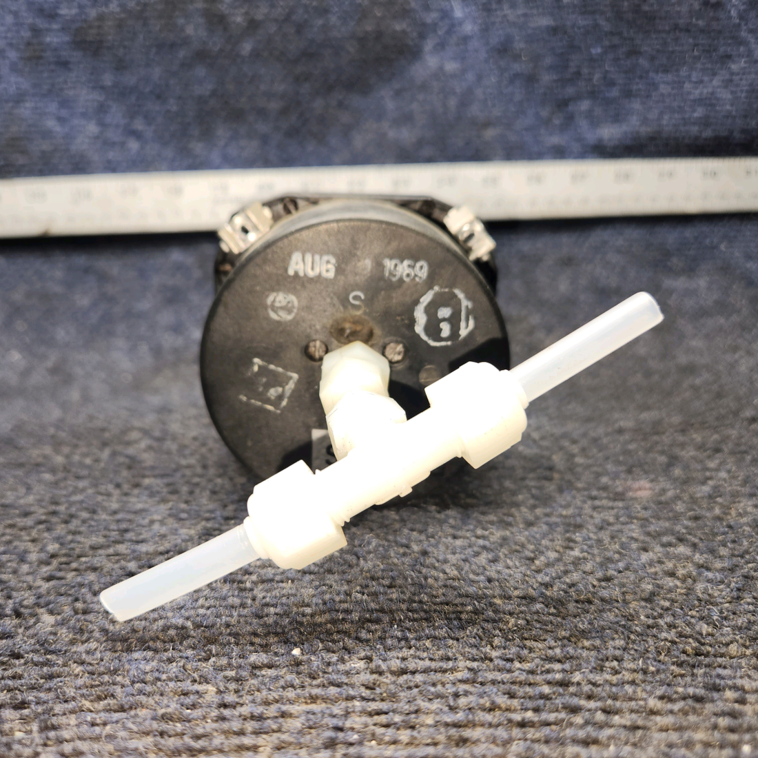 Used aircraft parts for sale, Vertical Speed Indicator Piper PA28-140 Vertical Speed Indicator