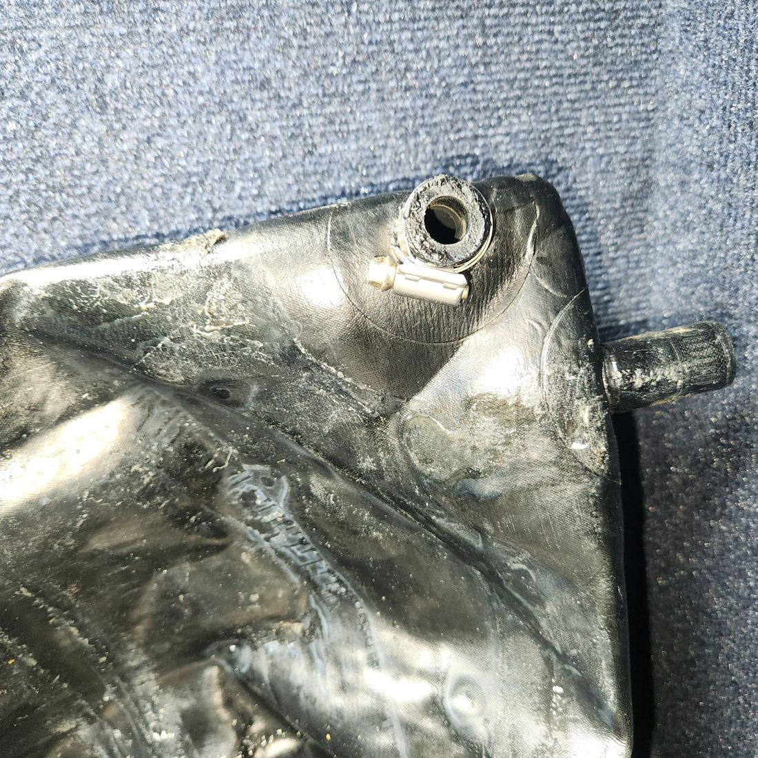 Used aircraft parts for sale, 0726001-17E Eagle Fuel Cells Cessna 182G Fuel Cell Bladder LH