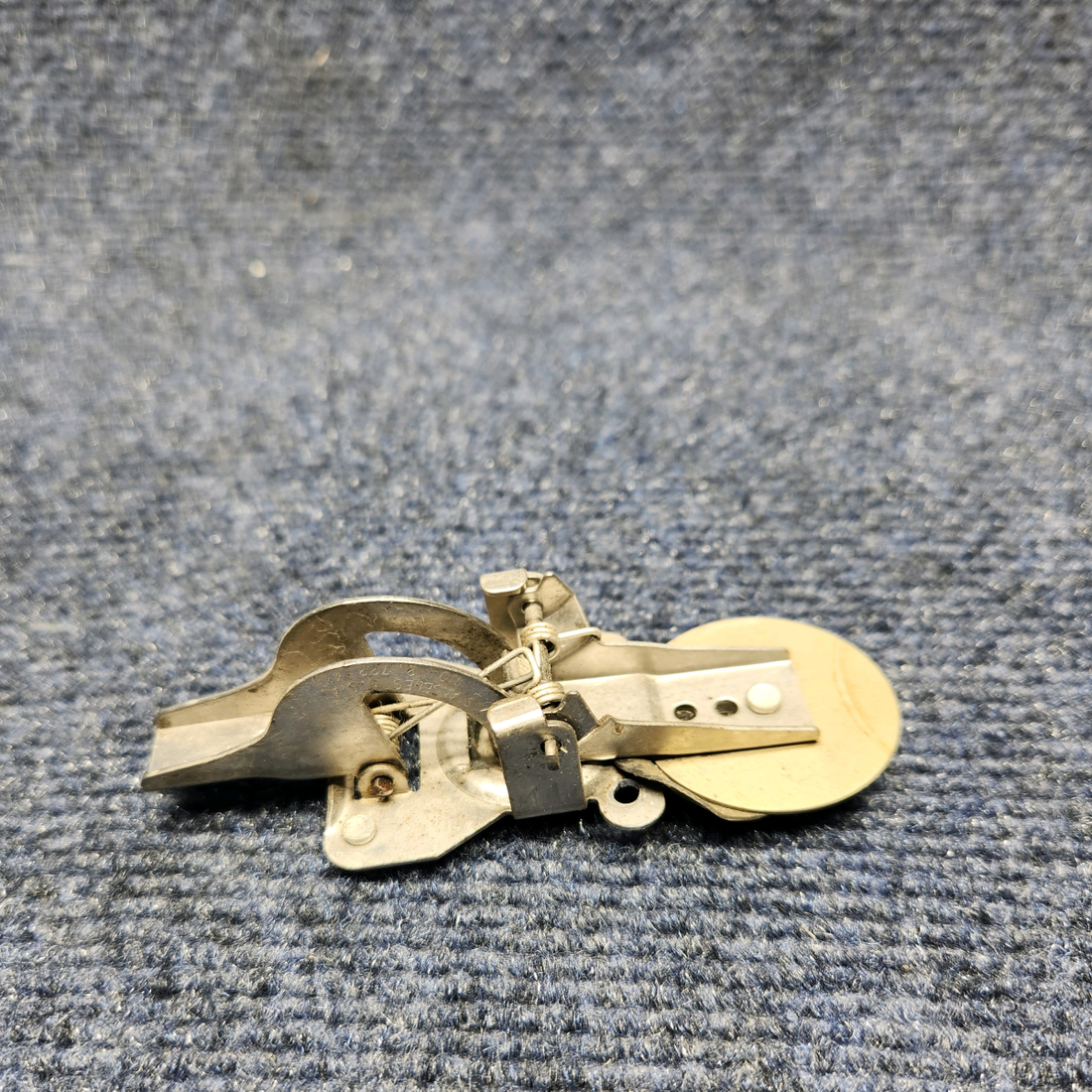 Used aircraft parts for sale, S2455-1 PIPER- CESSNA-BEECH- MOONEY VARIOS CESSNA 172P BAGGAGE DOOR LATCH ASSEMBLY