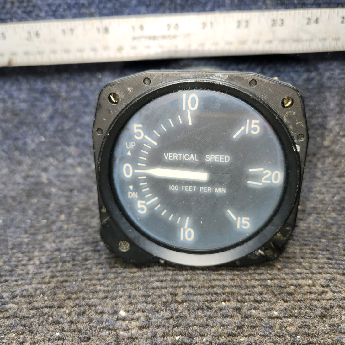 Used aircraft parts for sale, C661080-0101 United Instruments Cessna 172 Vertical Speed Indicator