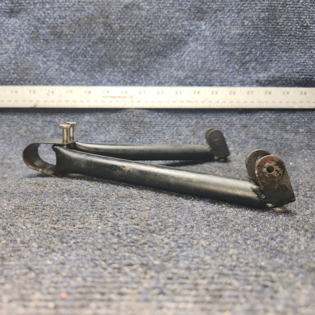 Used aircraft parts for sale, 63464-000, 68468-000 Piper PA28-140 Toe Brake Brace Assy with Braket