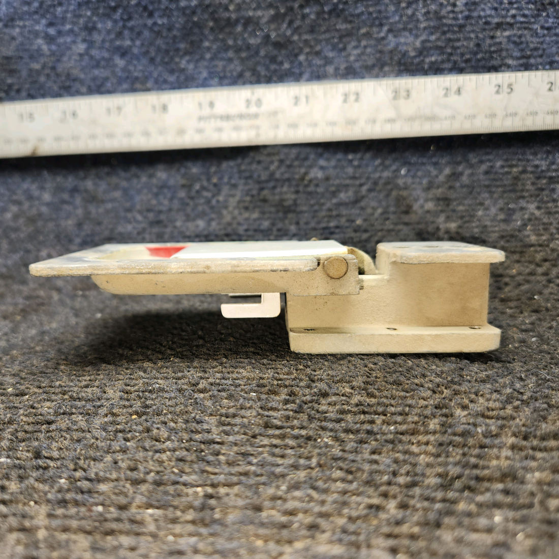 Used aircraft parts for sale, 0511258-1 cessna 150G Cabin Door Latch Housing Assembly – LH or RH