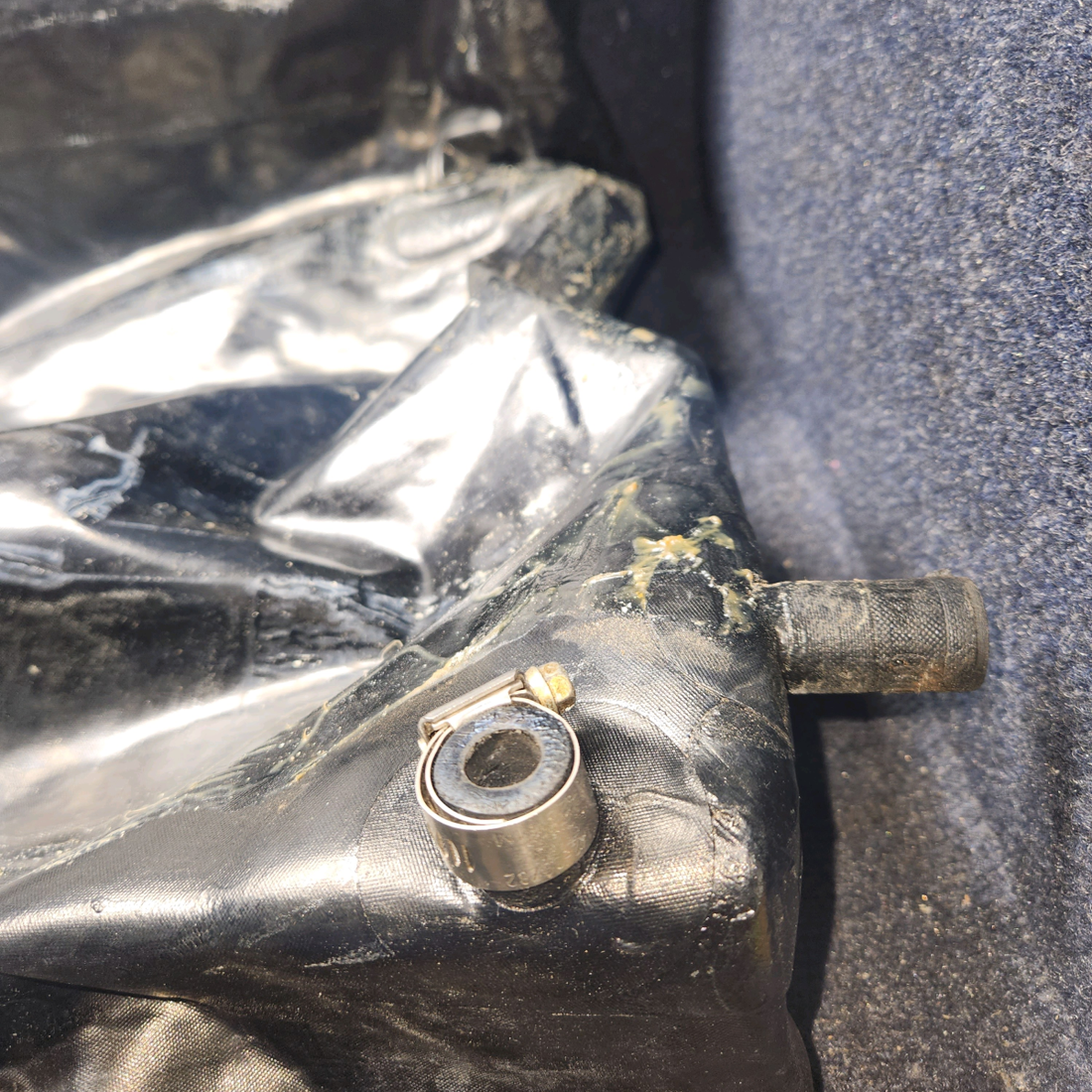 Used aircraft parts for sale, 0726001-18E Eagle Fuel Cells Cessna 182G Fuel Cell Bladder RH