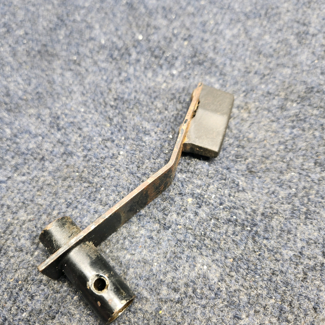 Used aircraft parts for sale, 69088-005 Piper PA32RT-300 FUEL SELECTOR CONTROL LEVER