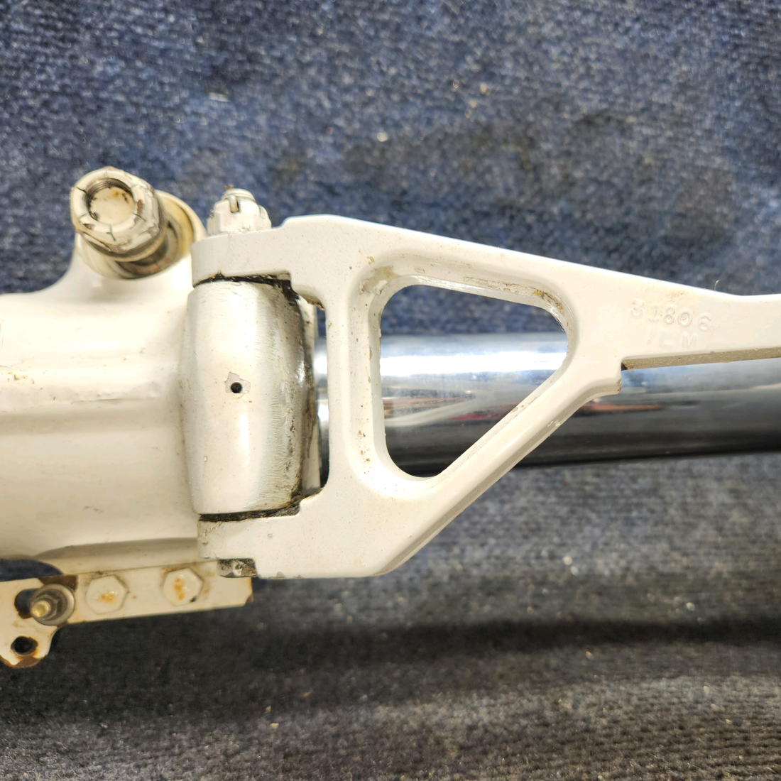 Used aircraft parts for sale, 96766-017 Piper PA32RT-300 Main Gear Strut Assembly with Torque Links - RH