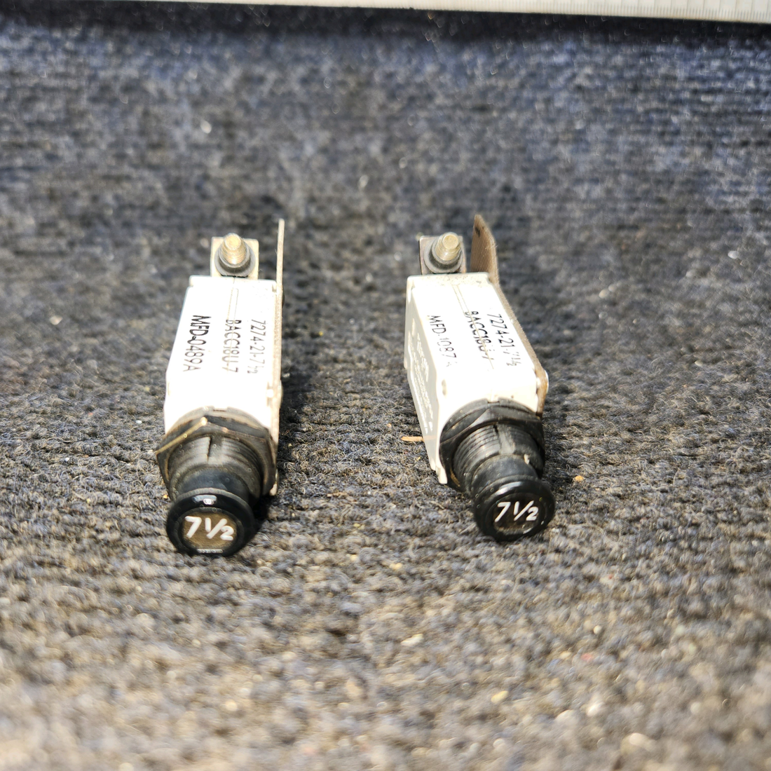 Used aircraft parts for sale, 7274-21-7.5 Klixon Cessna 172E Single phase circuit breaker - 7-1/2 amps