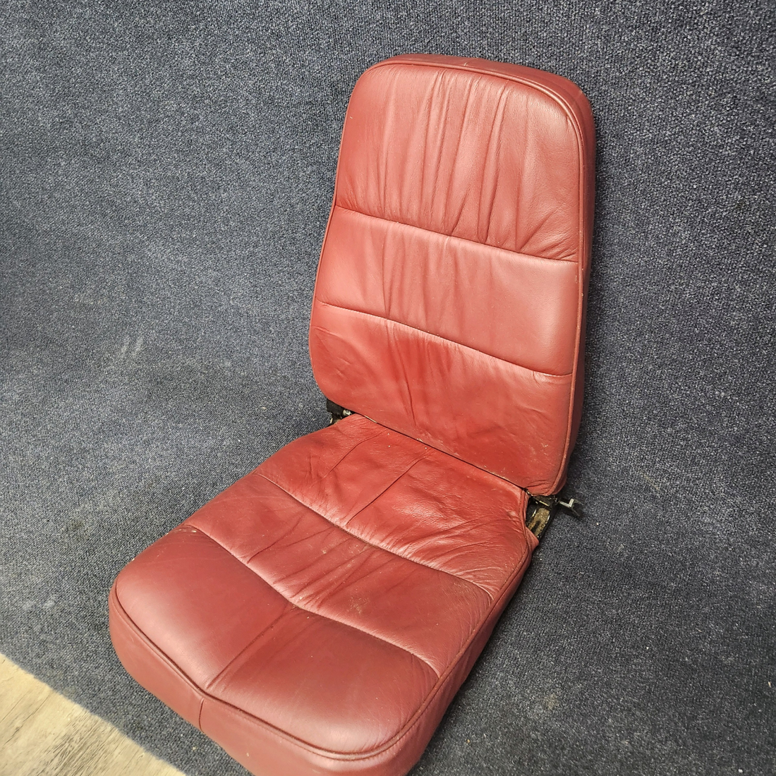 Used aircraft parts for sale, 96827-033 Piper PA32RT-300 PASSENGER SEAT CENTER LH REAR FACING