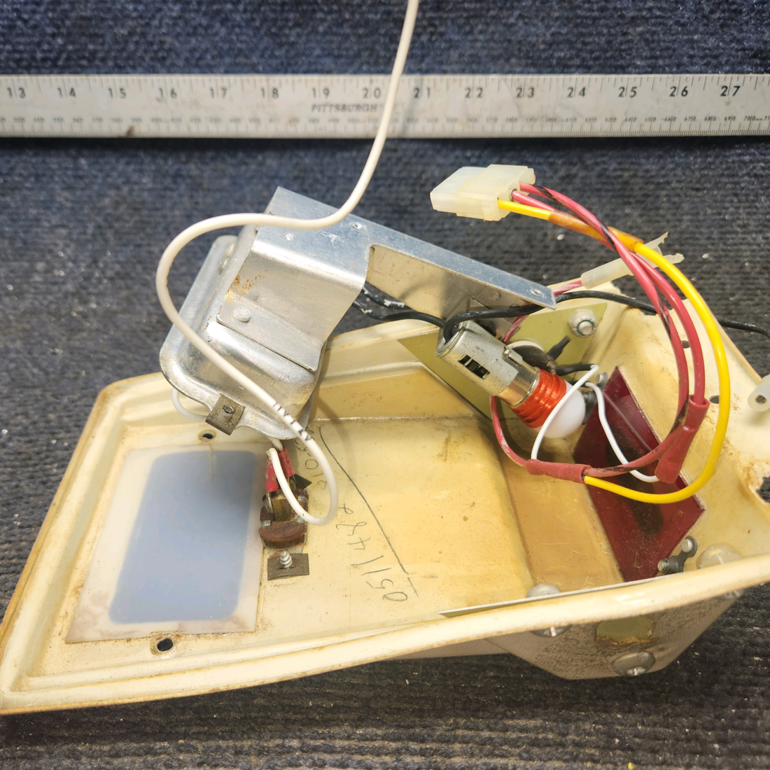 Used aircraft parts for sale, 0511482-9 cessna 150G Cabin/Cockpit Dome Light Cover