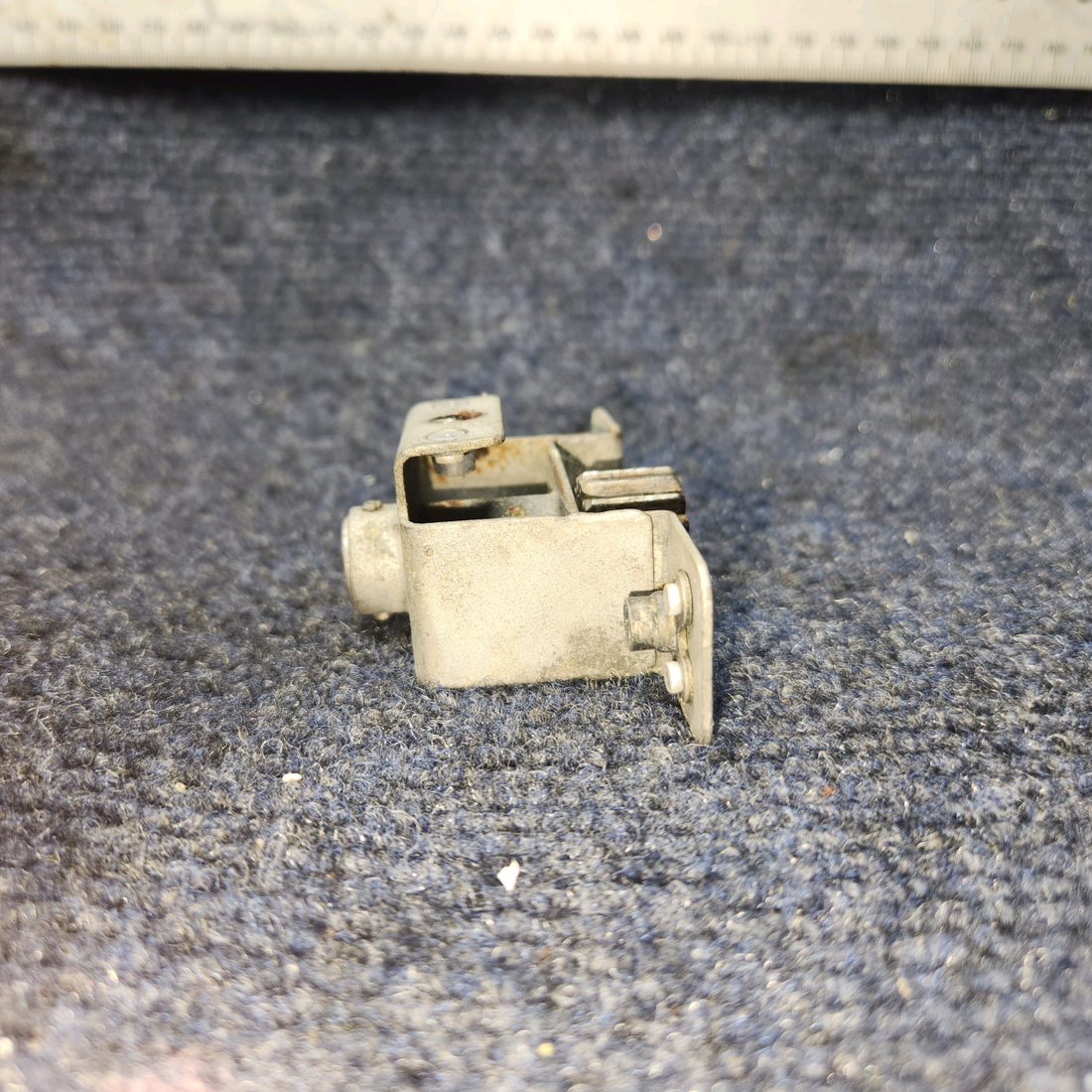 Used aircraft parts for sale, 0412066-2 Cessna C-150J Rotary Door Clutch Latch Assembly RH