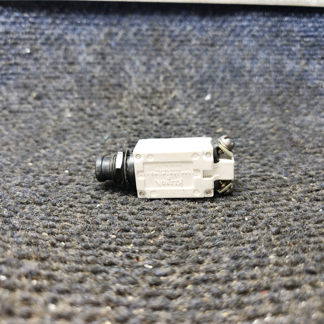 Used aircraft parts for sale, 7277-2-4 klixon Cessna 182G Circuit Breaker 4 AMP