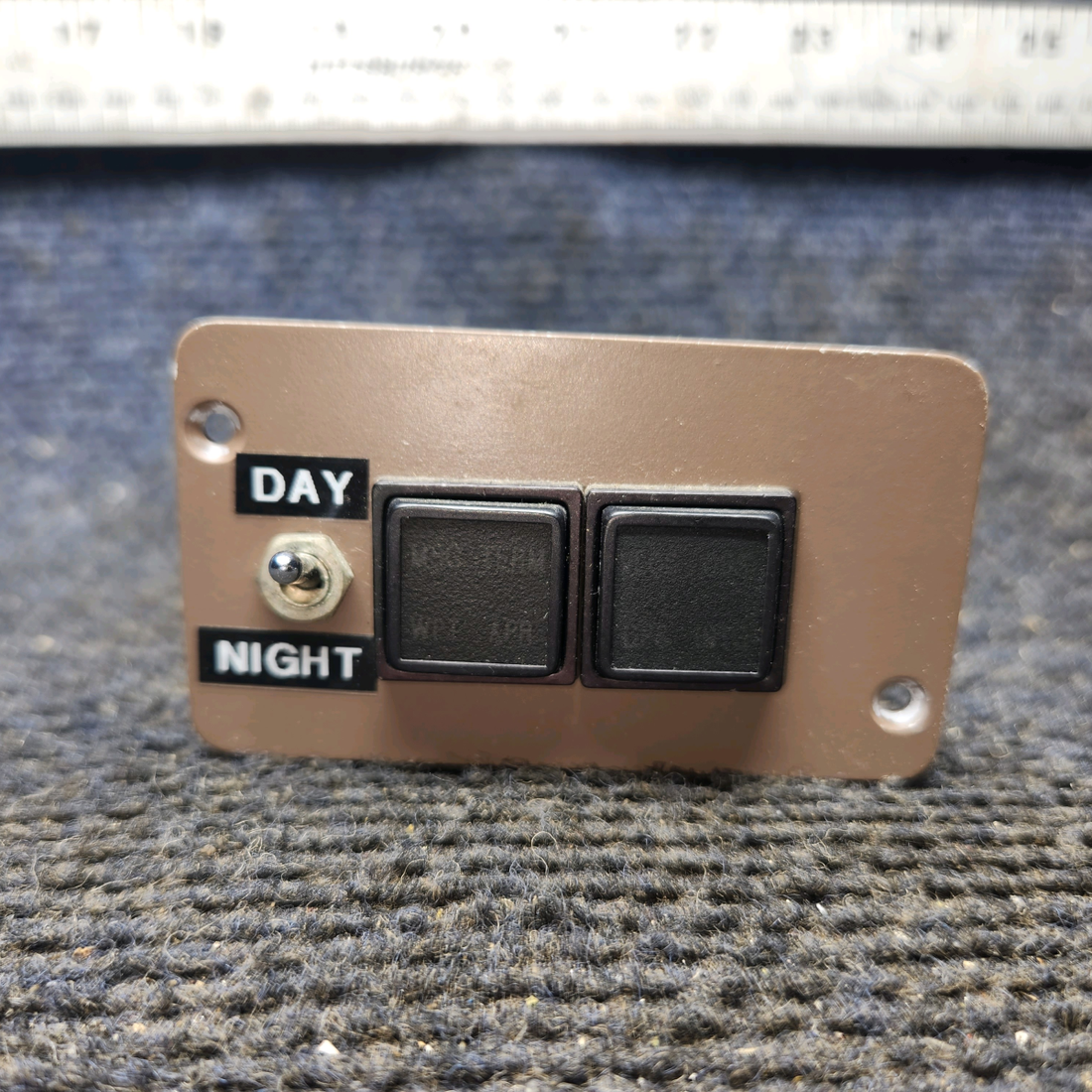 Used aircraft parts for sale, 4766-123 Eaton Beechcraft 95-B55 Beechcraft GPS Annunciatro Swith 28 Volts