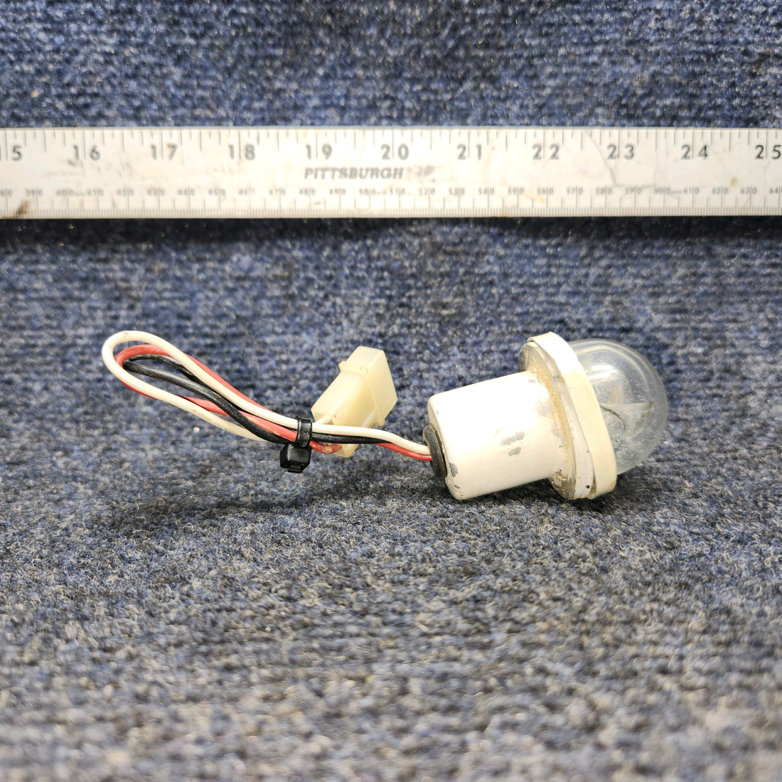 Used aircraft parts for sale, A430 WHELEN CESSNA 172K STROBE LIGHT ASSEMBLY (VOLTS: 14)