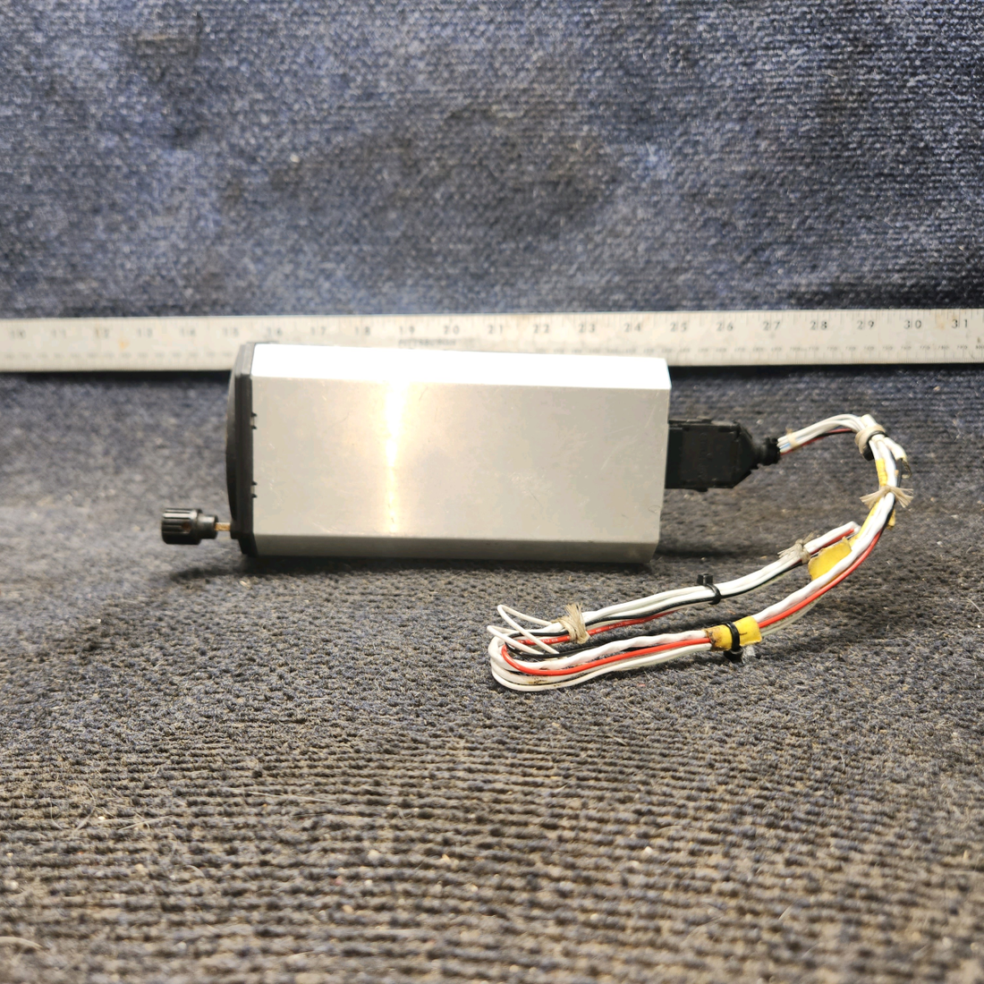 Used aircraft parts for sale, 066-3056-01 King Radio KI-209 piper PA-28-181 VOR-LOC-Glideslope Indicator with Mods (Volts: 11-33)