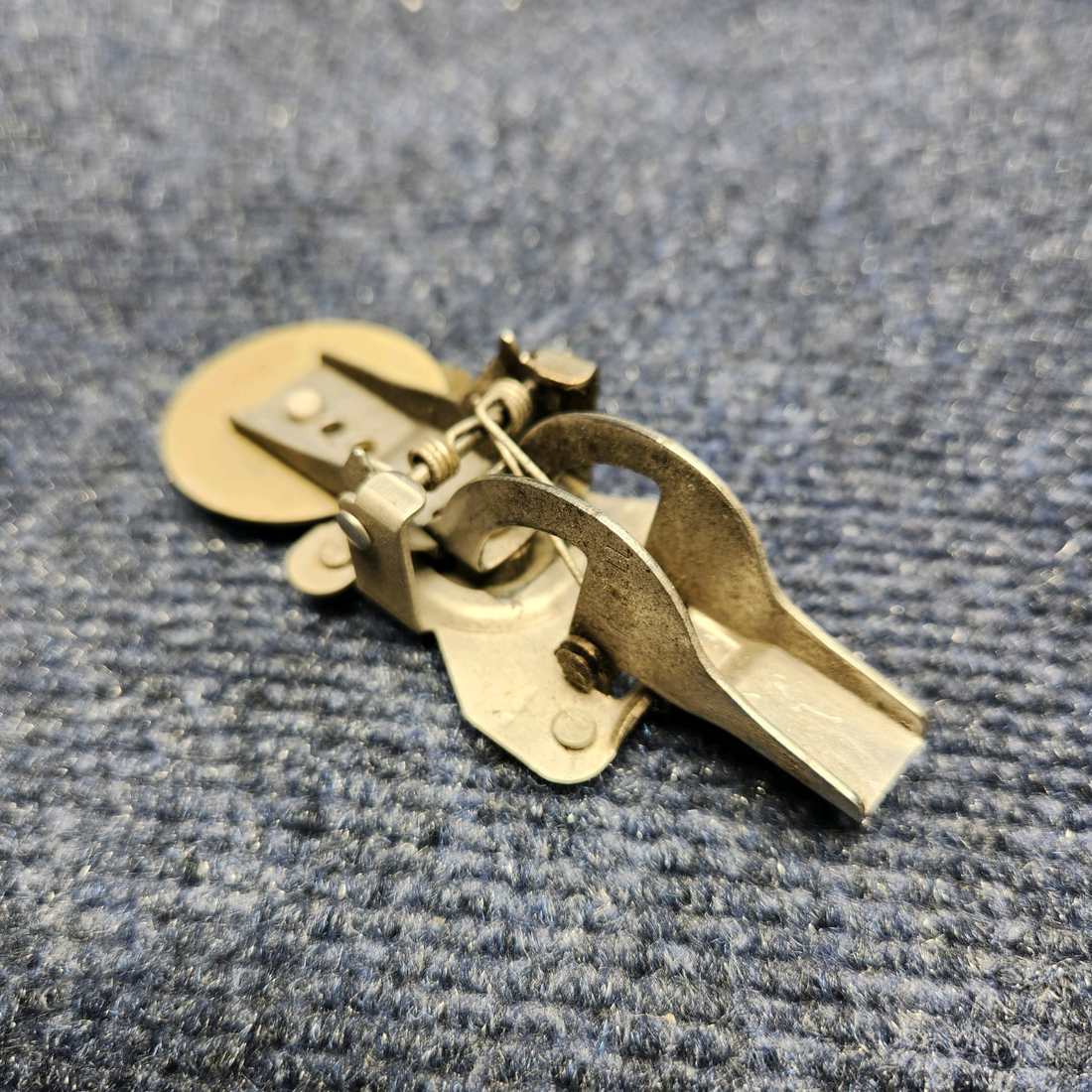 Used aircraft parts for sale, S2455-1 PIPER- CESSNA-BEECH- MOONEY VARIOS CESSNA 172P BAGGAGE DOOR LATCH ASSEMBLY