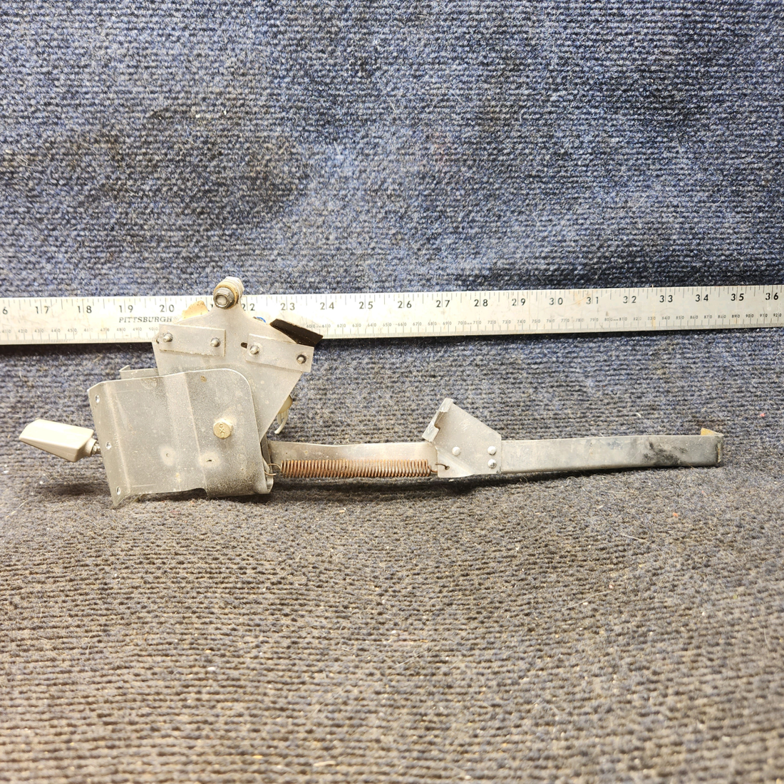 Used aircraft parts for sale, 0560025-6 cessna 172N Flap Indicator