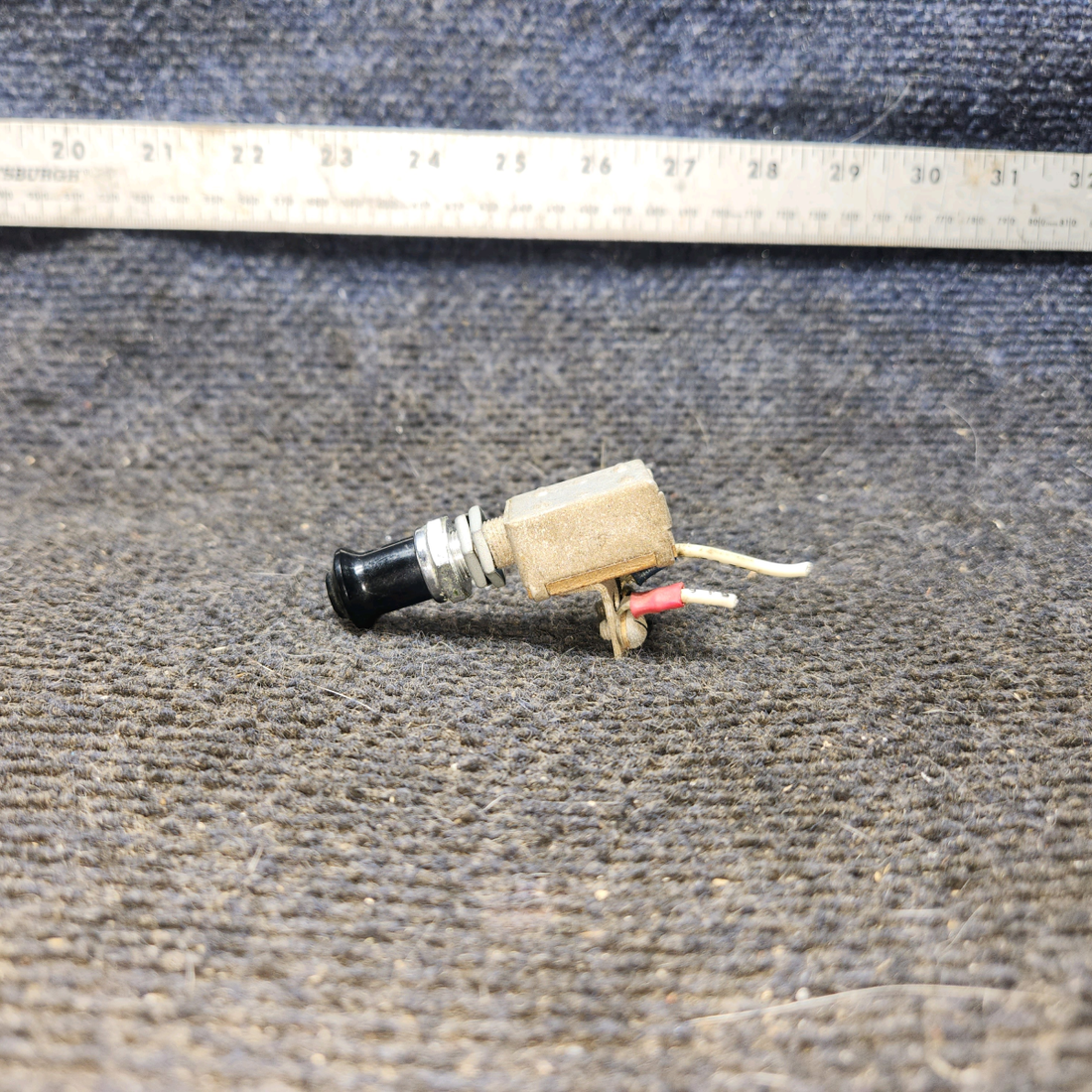 Used aircraft parts for sale, 0713026-4 cessna 172k Pitot Switch Knob Assembly