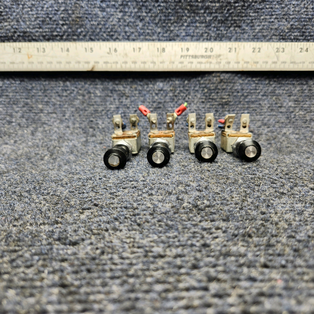 Used aircraft parts for sale, 0713026-4 CESSNA 172K PUSH PULL SWITCH ASSEMBLY "PRICE PER EACH"