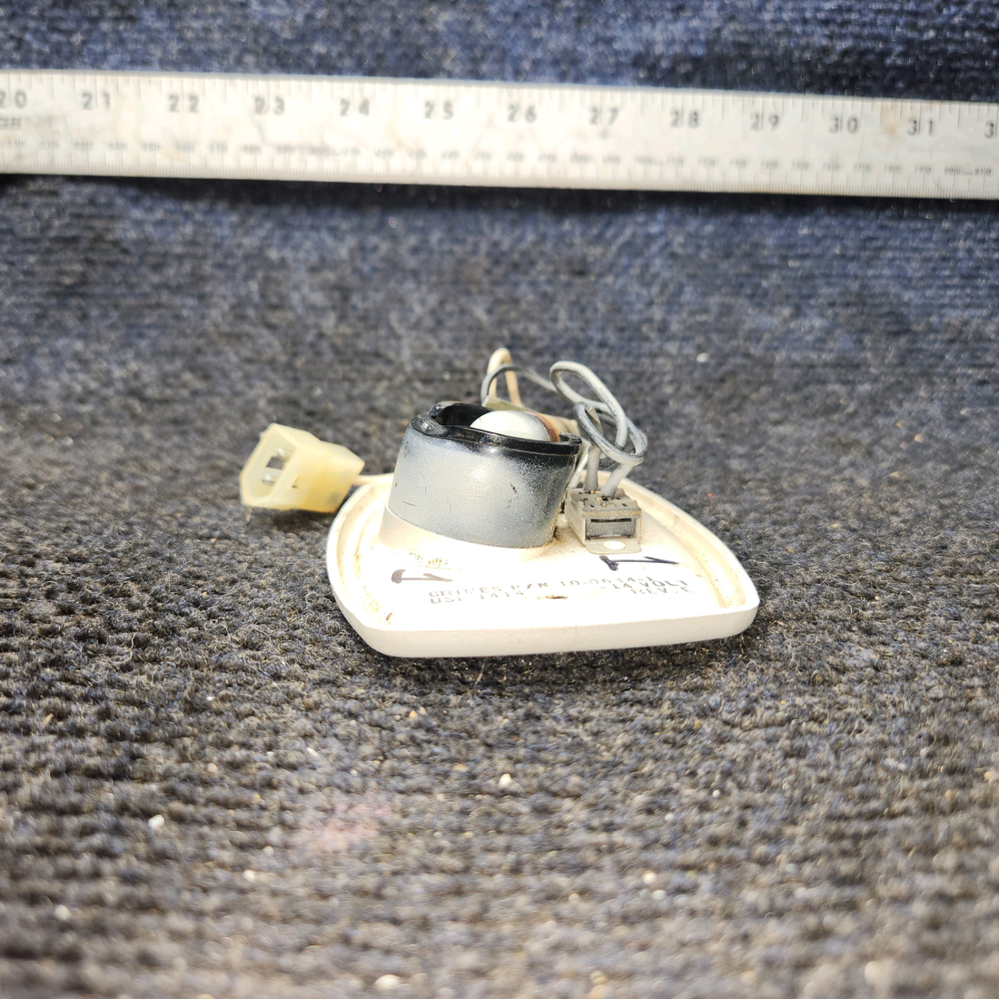 Used aircraft parts for sale, 572-524 Grimes Piper PA32RT-300 Reading Light W/Switch (14 V)