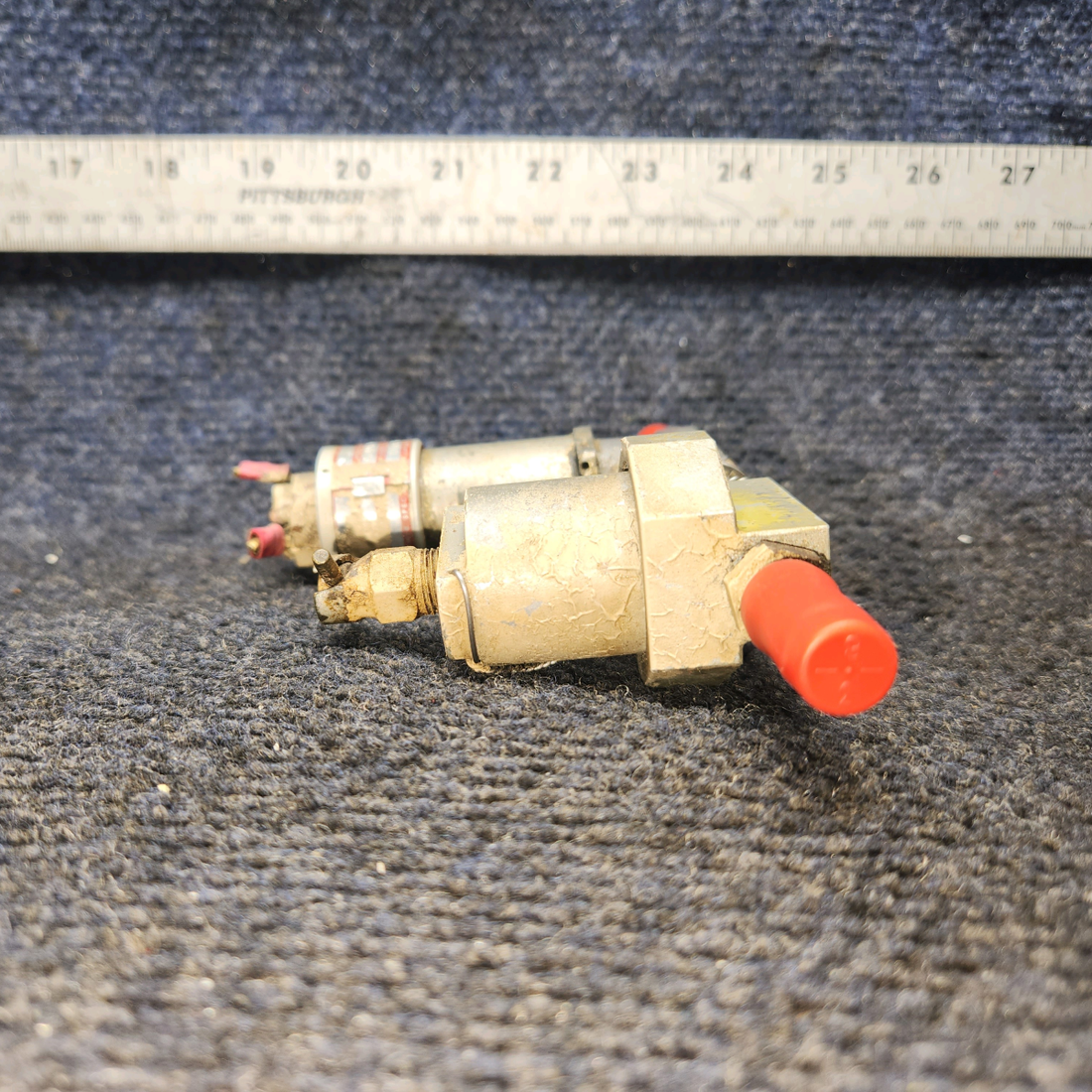 Used aircraft parts for sale, 58-380086-1 BEECHCRAFT 95-55B Shutoff Valve w/ Filter
