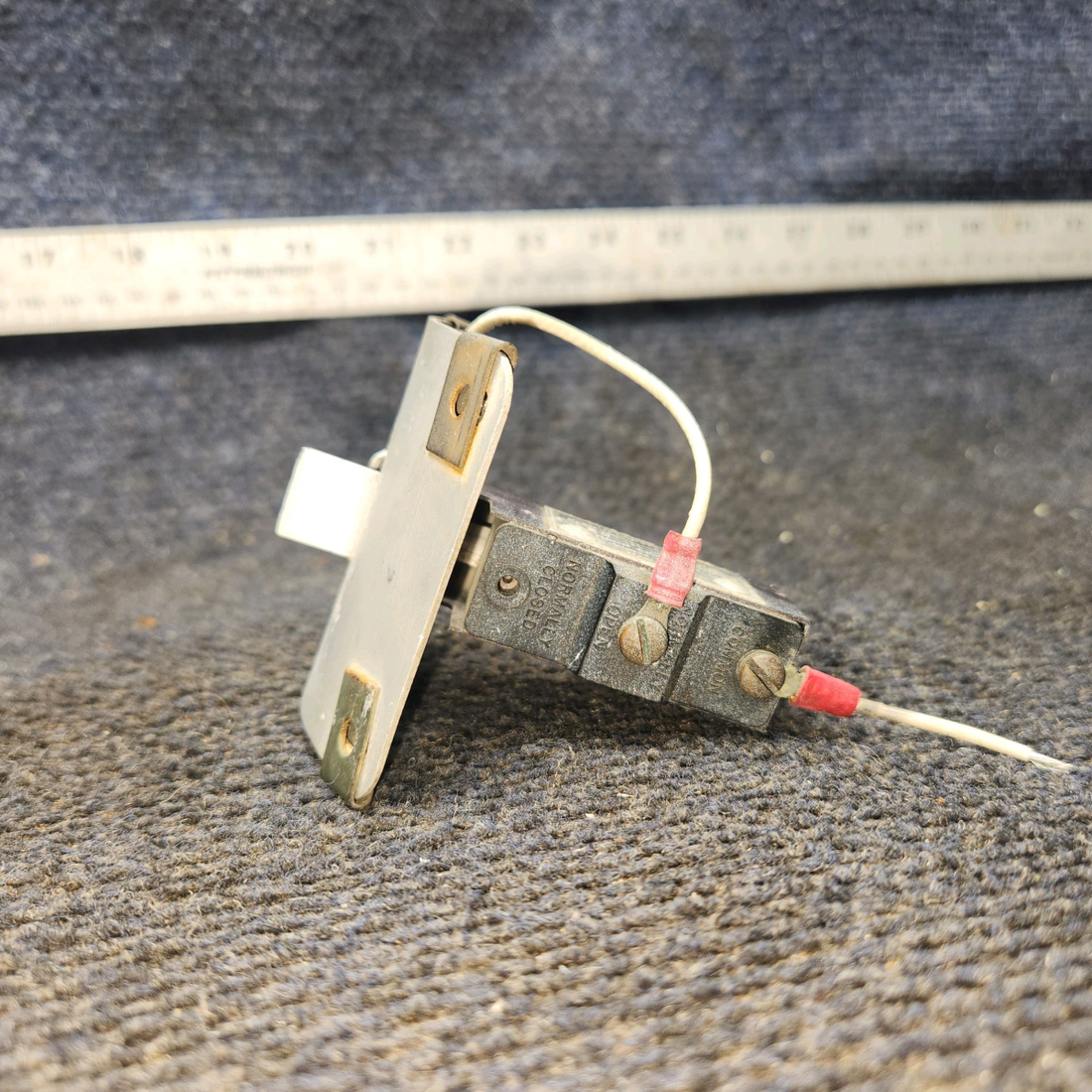 Used aircraft parts for sale, 150 Safe Flight Instruments 150 Cessna 172E Lift Detector