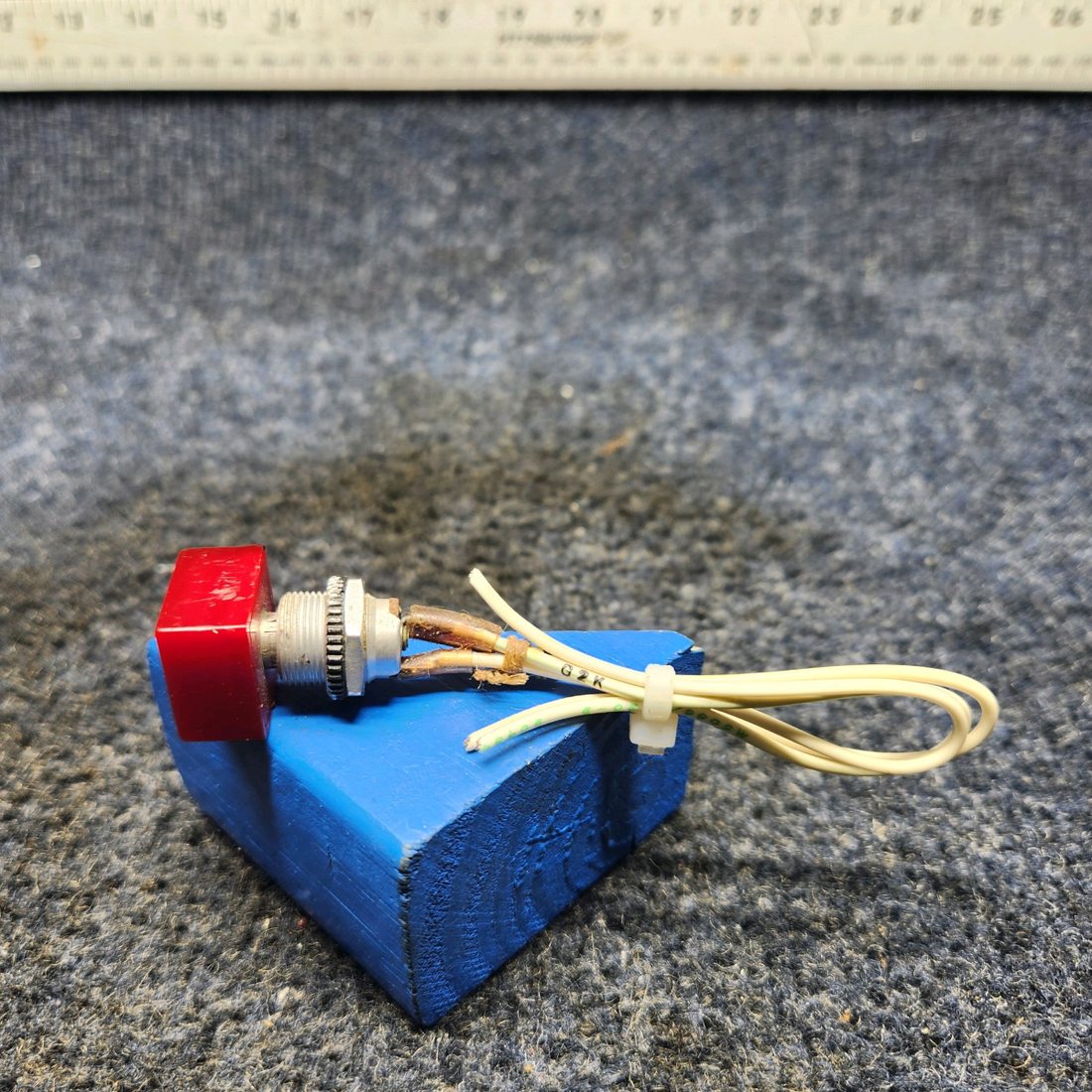 Used aircraft parts for sale, 67422-011 Piper PA32RT-300 UNSAFE GEAR LIGHT INDICATOR