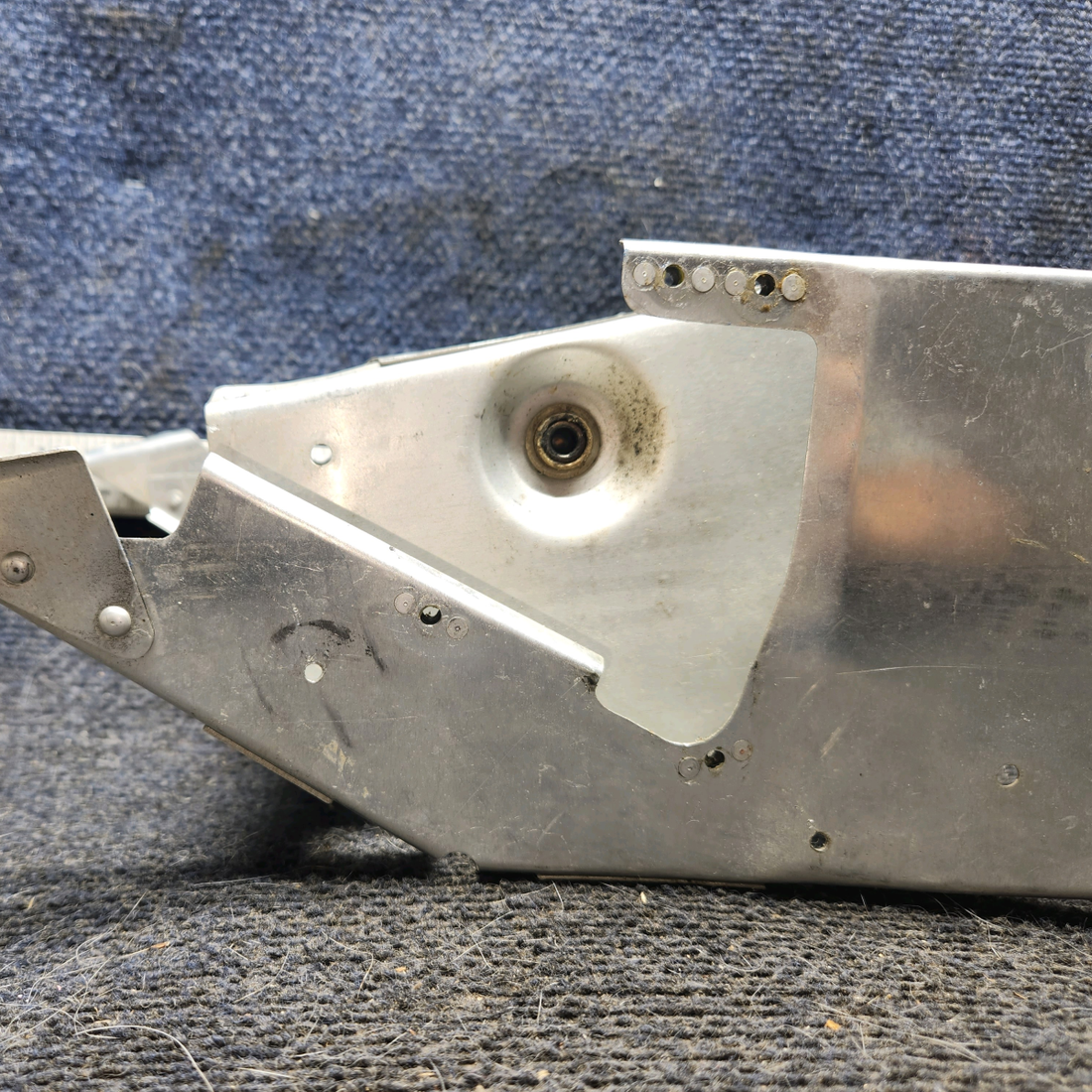 Used aircraft parts for sale, 0513368-201 cessna 172N Console Structure Assembly