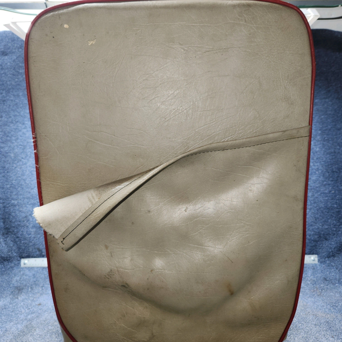 Used aircraft parts for sale, 0400118-90 Cessna C-150J Co-Pilot Right Seat Assy