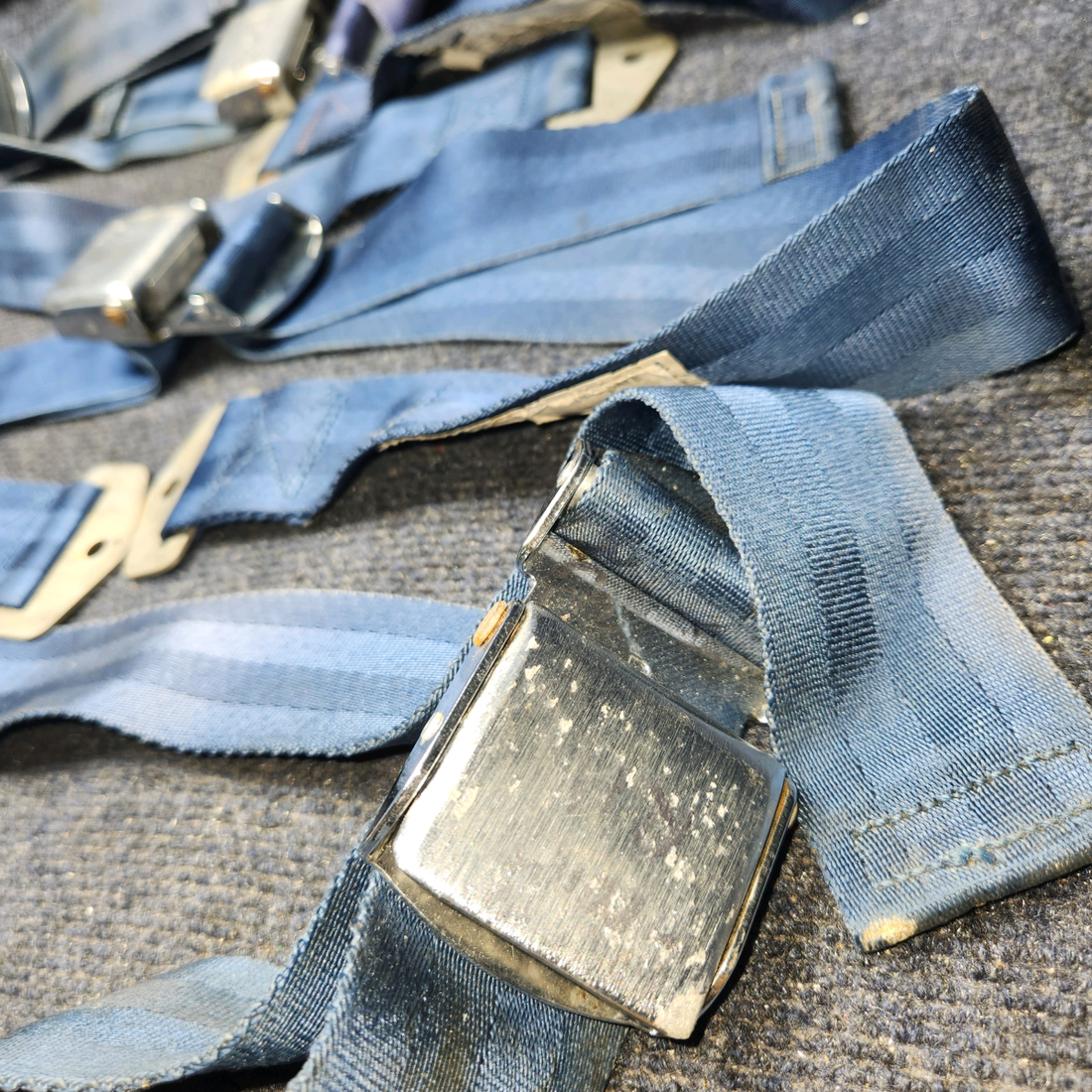 Used aircraft parts for sale, SEAT BELT-SET PIPER PA28-140 PA28-140 Seat Belt Set Pilot-Copilot And Rear Passenger